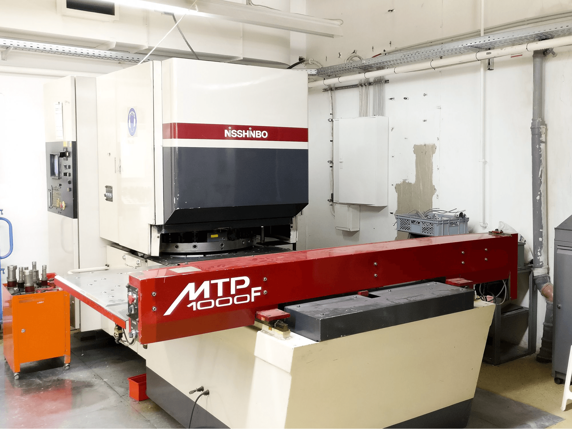 A Nisshinbo MTP-1000F gép bal oldali nézete