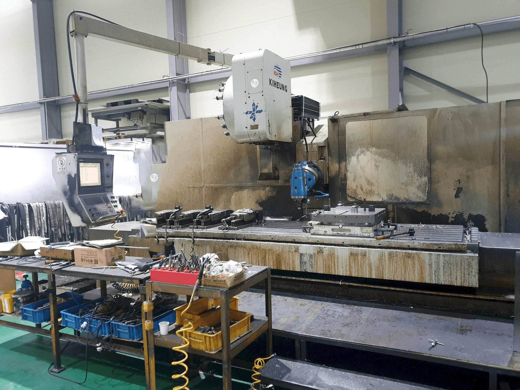A KIHEUNG KNC-U1000 gép elölnézete