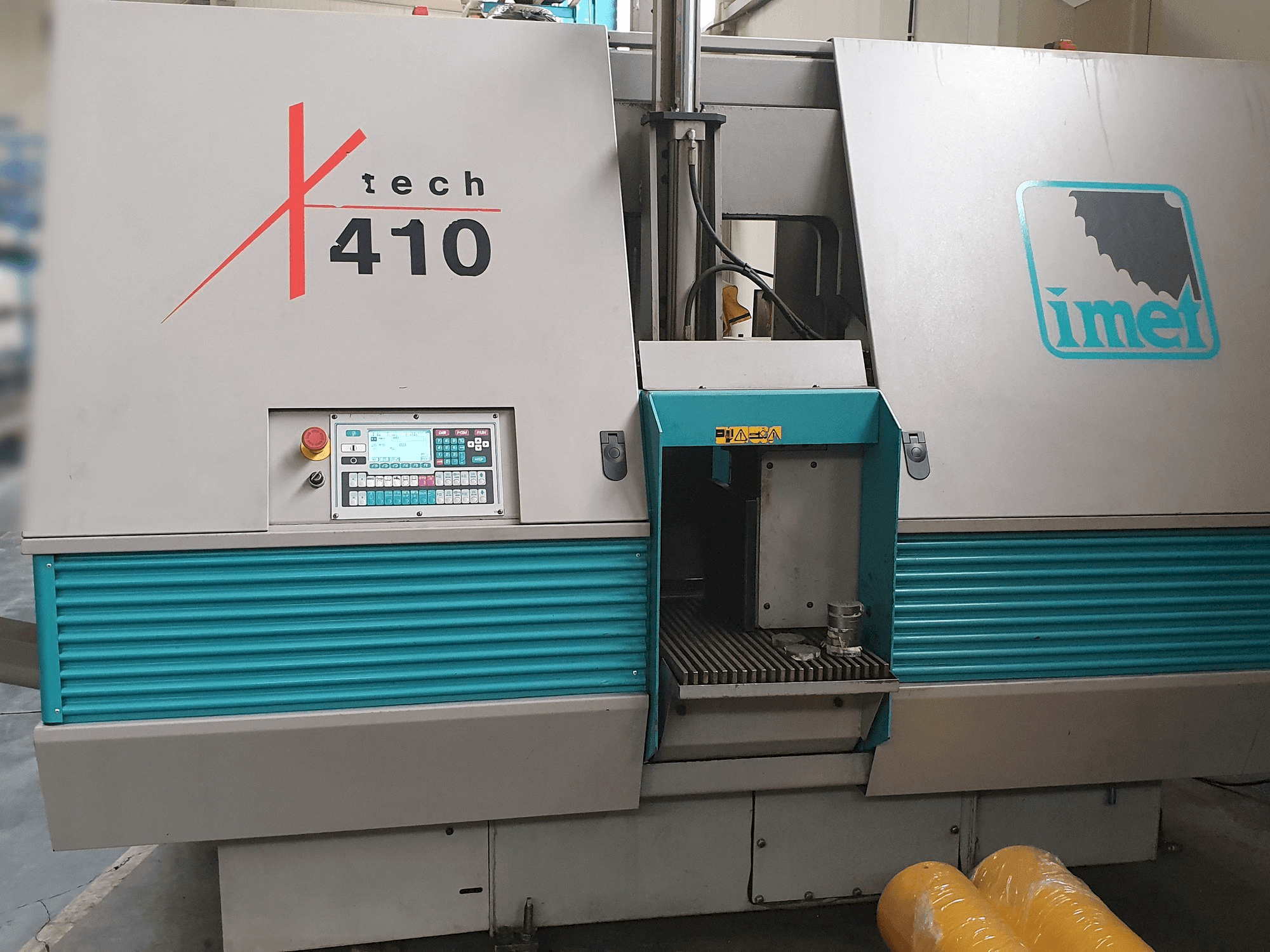 A Imet X-TECH 410 gép elölnézete