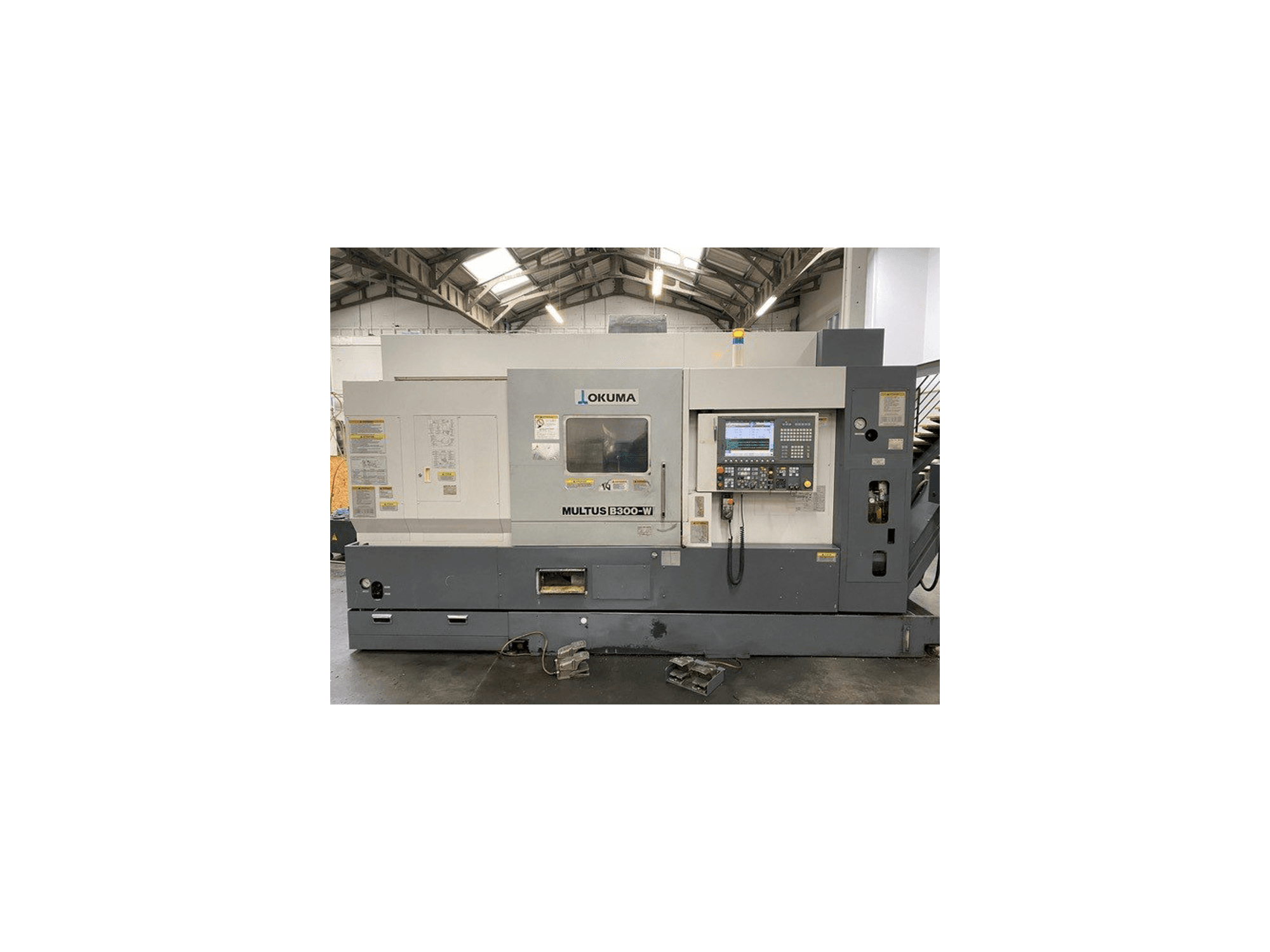 A Okuma MULTUS B300-W gép elölnézete