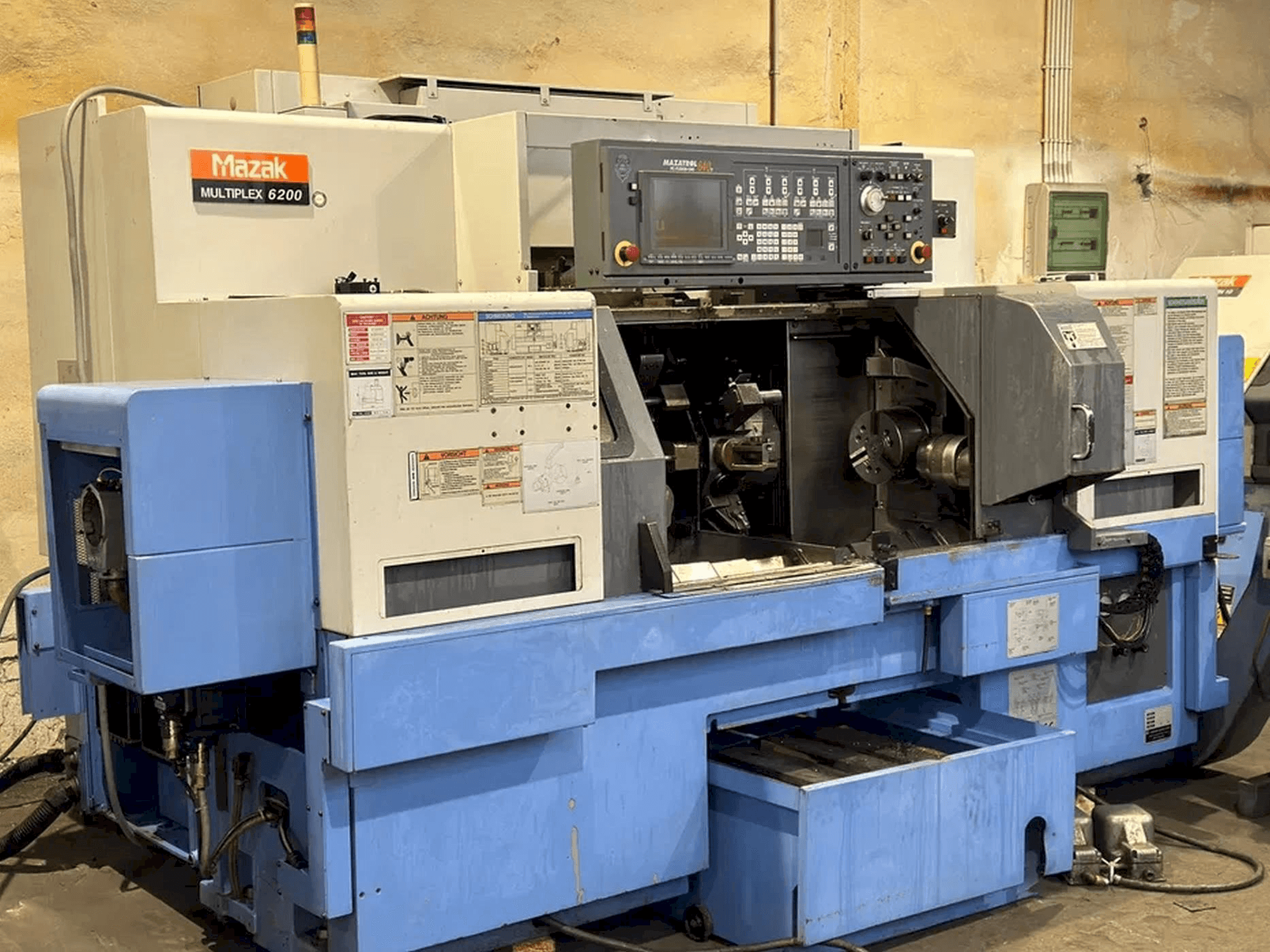 A Mazak Multiplex 6200 gép elölnézete