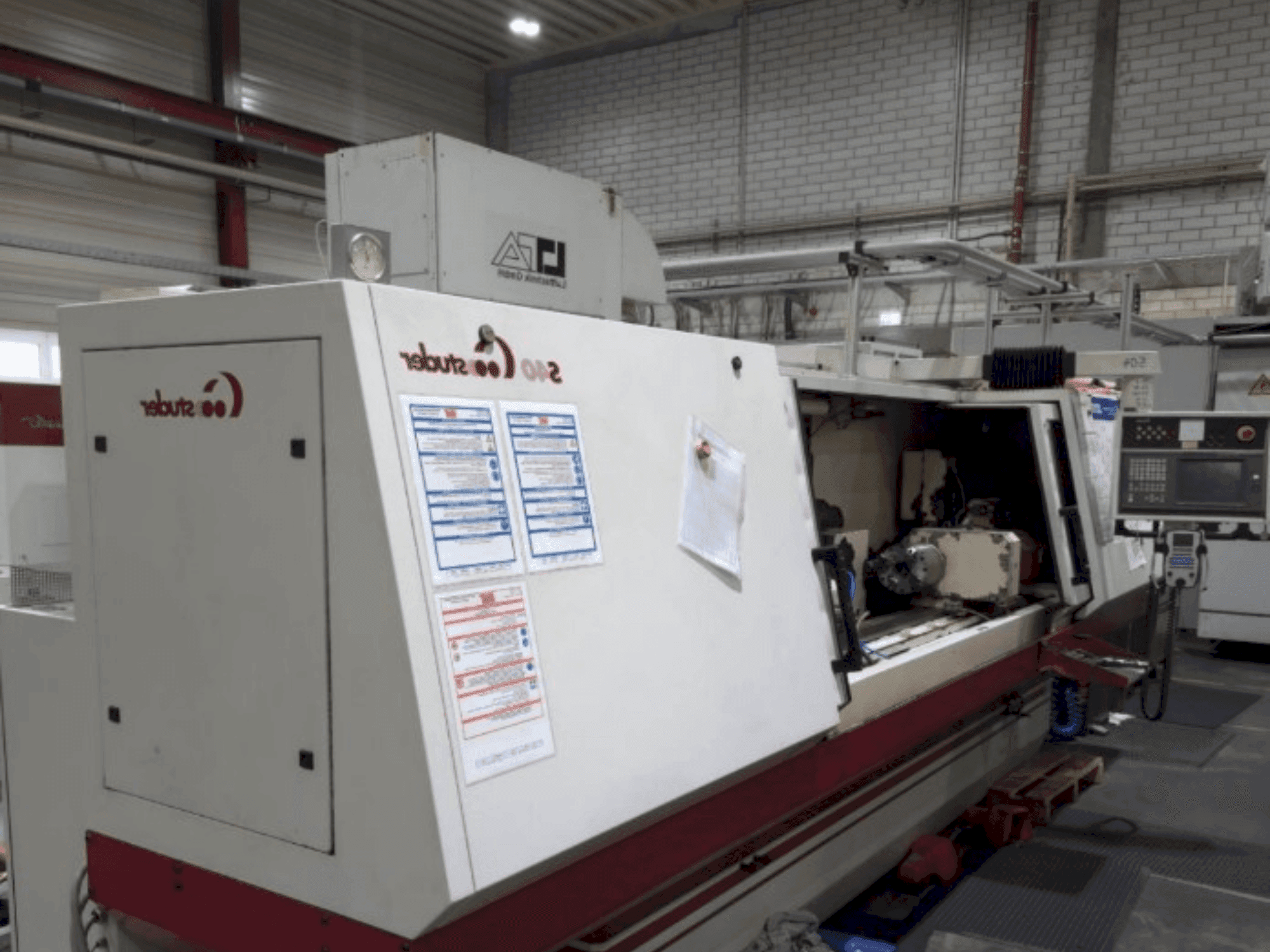 A STUDER S40 CNC (2001) gép elölnézete