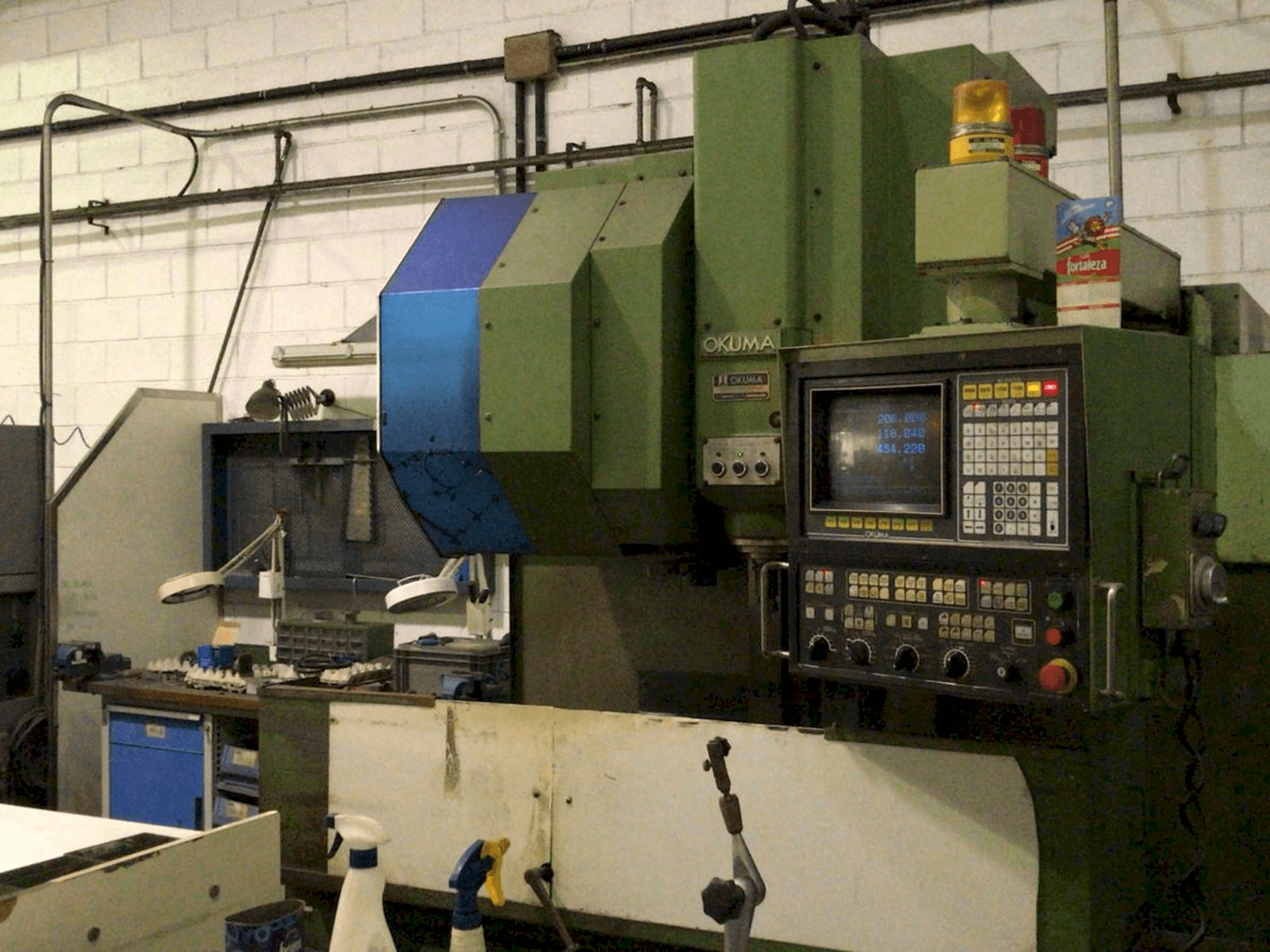 A Okuma MC-4VA gép jobb nézete