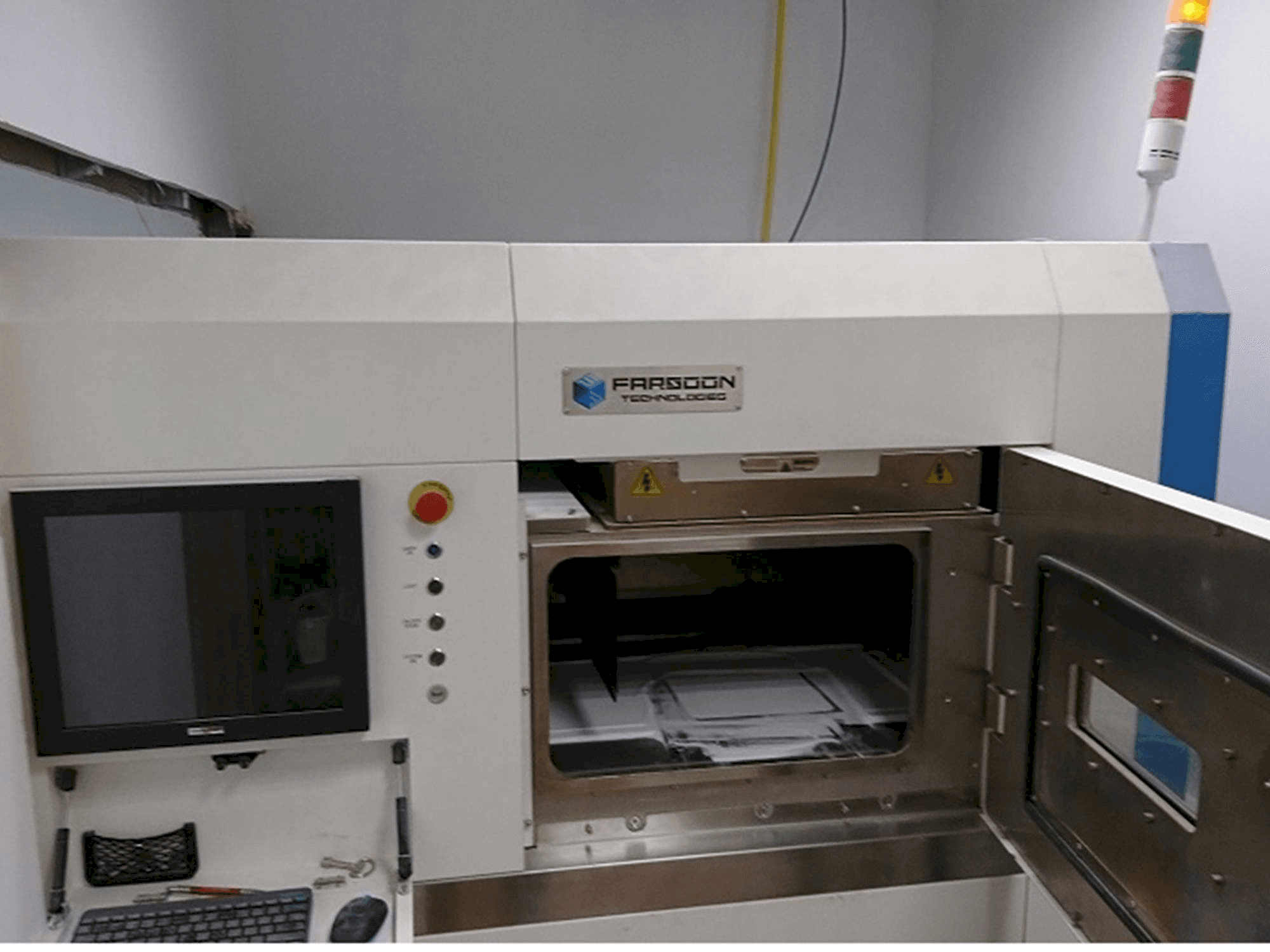 A FARSOON eForm gép elölnézete