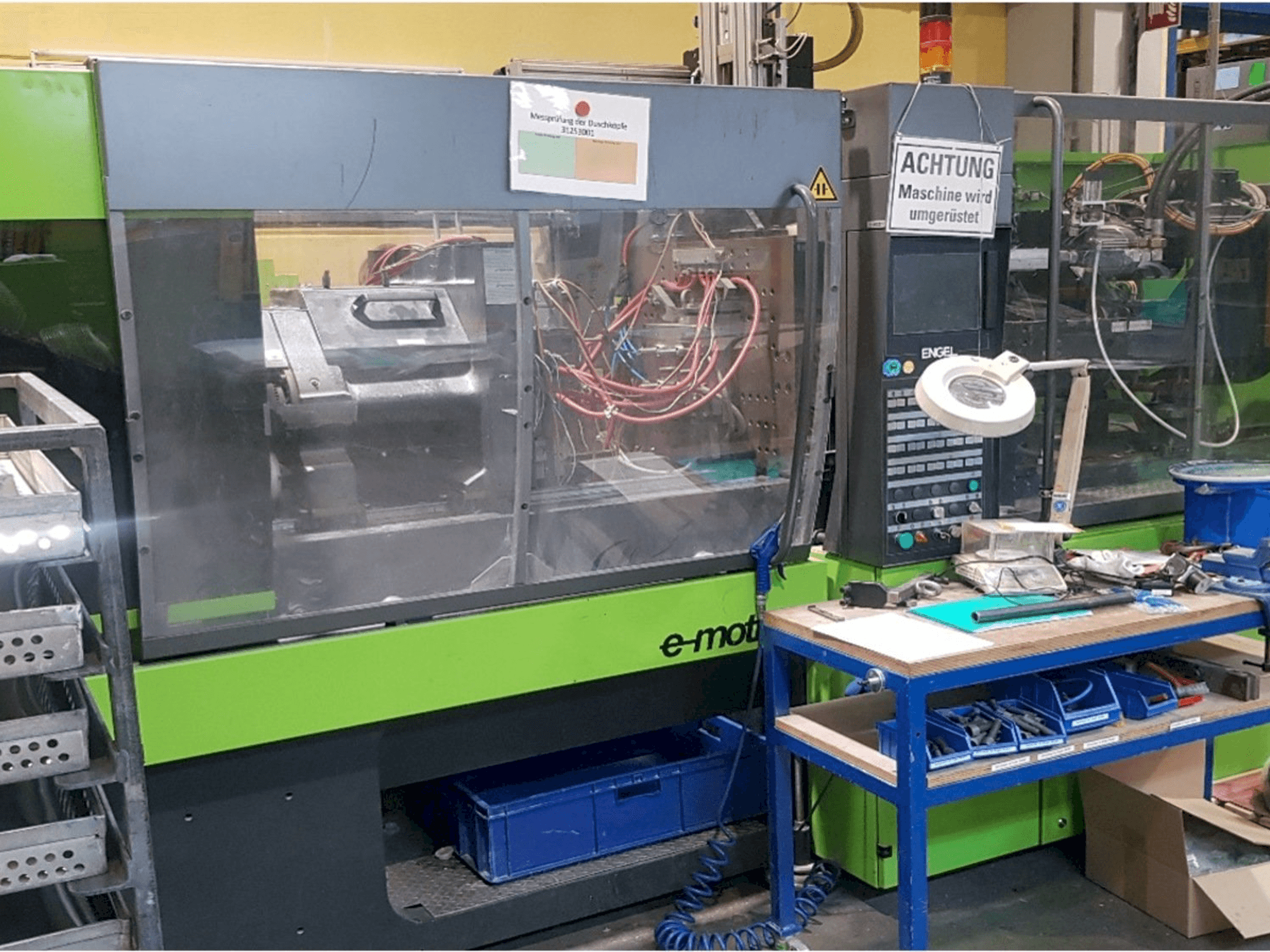 A ENGEL e-motion 200/100 gép elölnézete