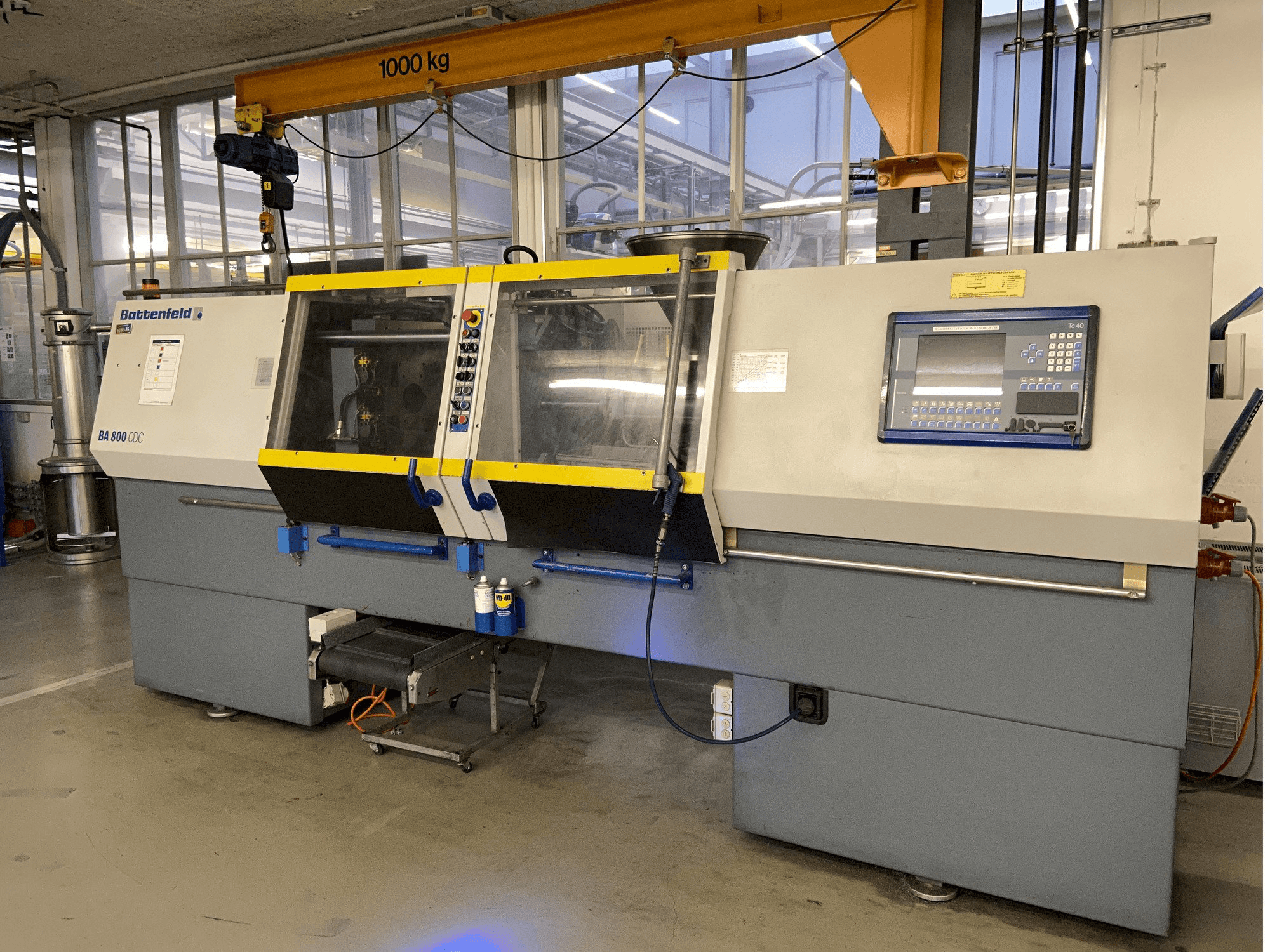 A Battenfeld BA 800/125 CDC gép elölnézete