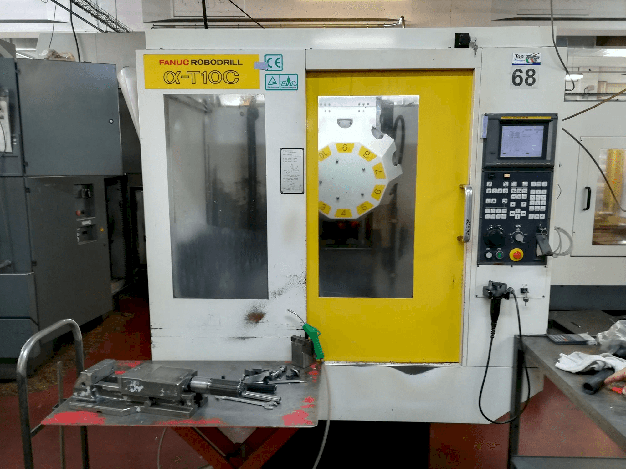 A FANUC Robodrill alpha-T 10 C gép elölnézete