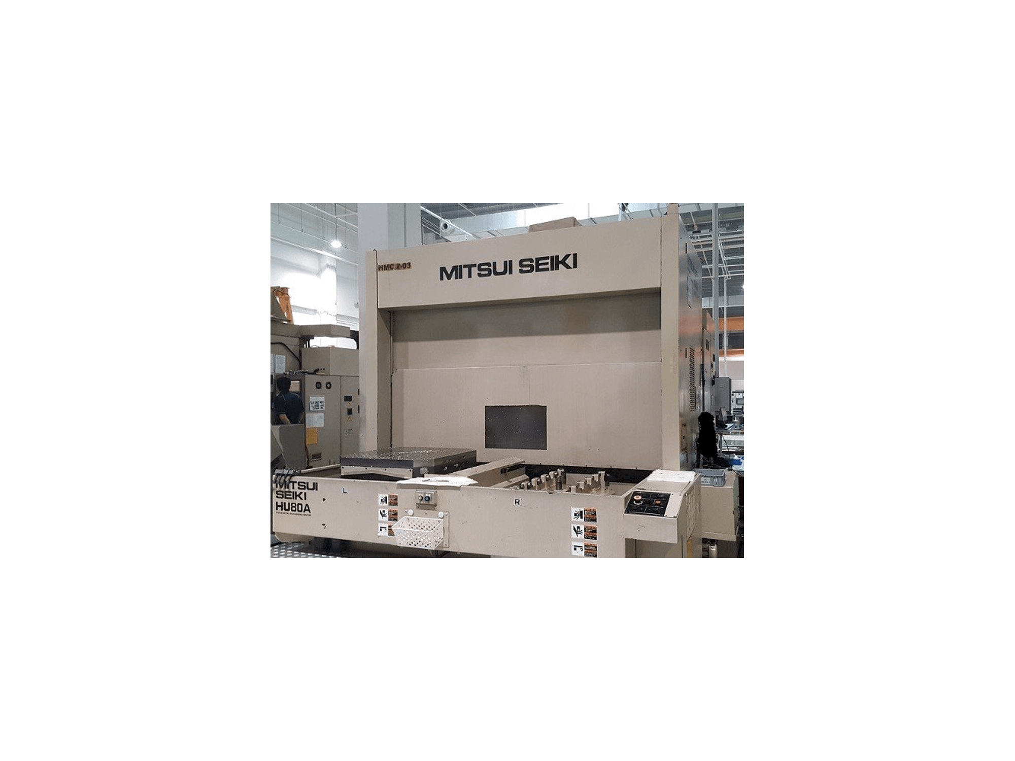 A Mitsui Seiki HU80A gép elölnézete