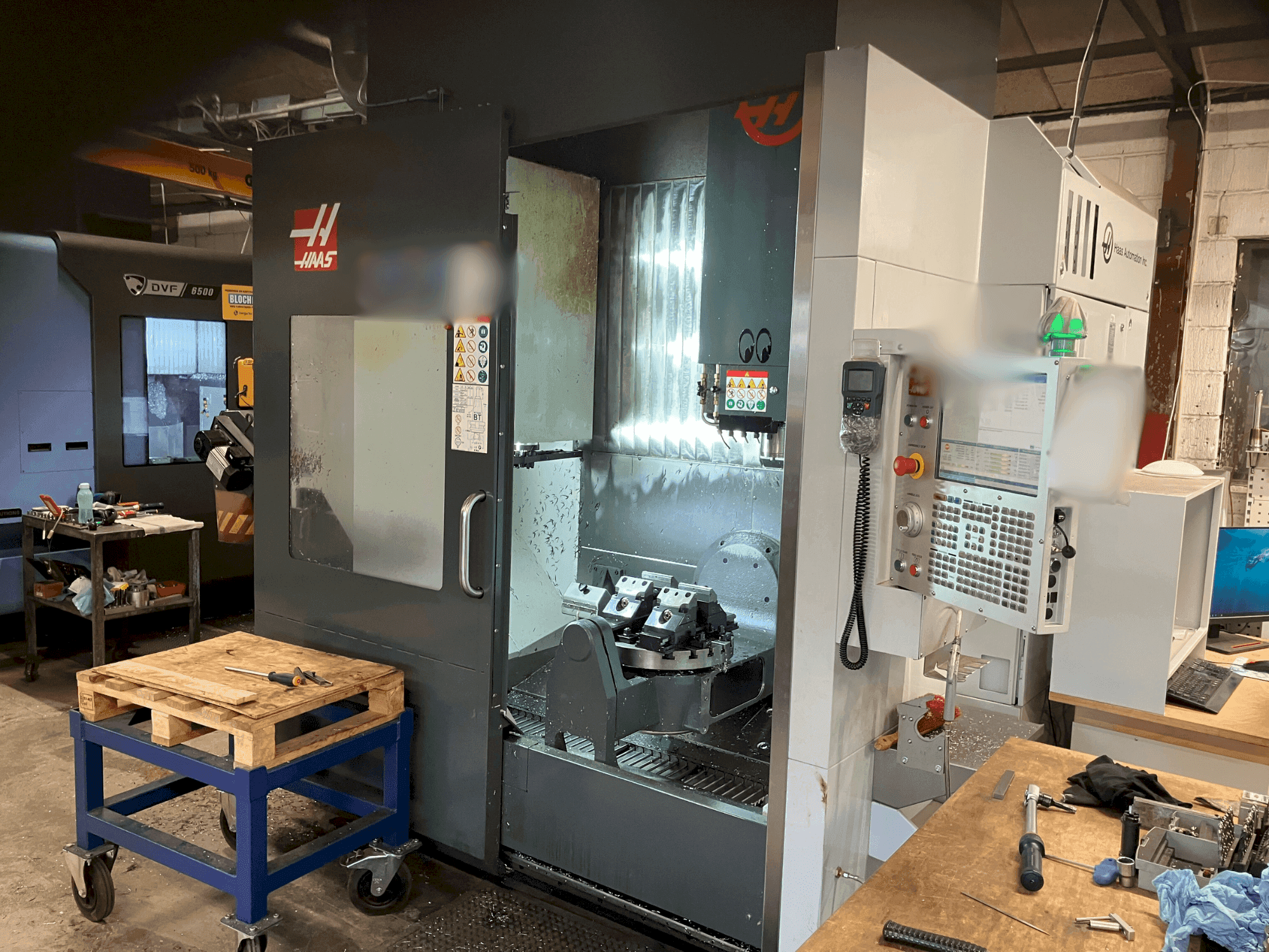 A HAAS UMC-750 gép elölnézete