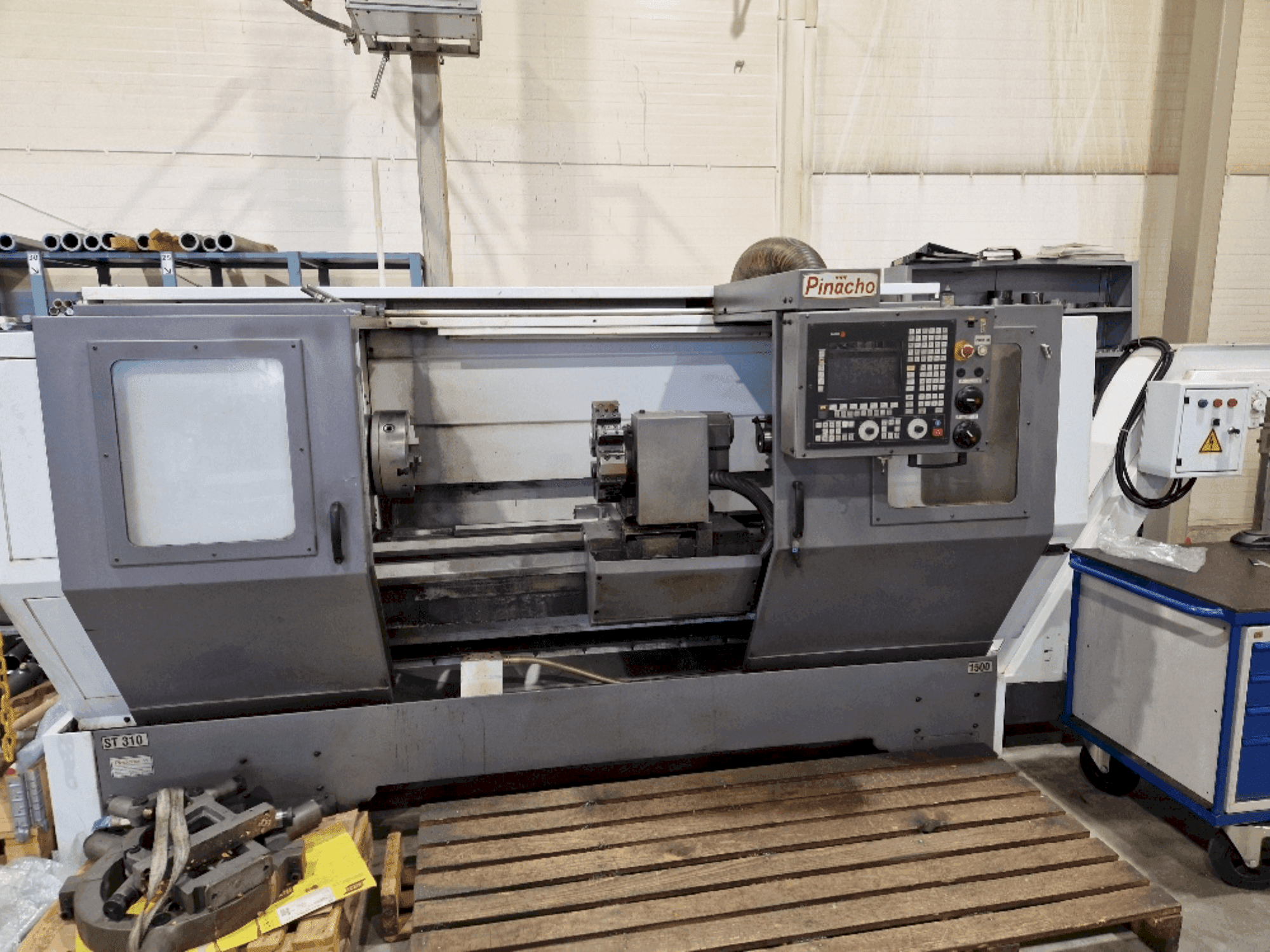 A Pinacho ST 310 x1500 gép elölnézete