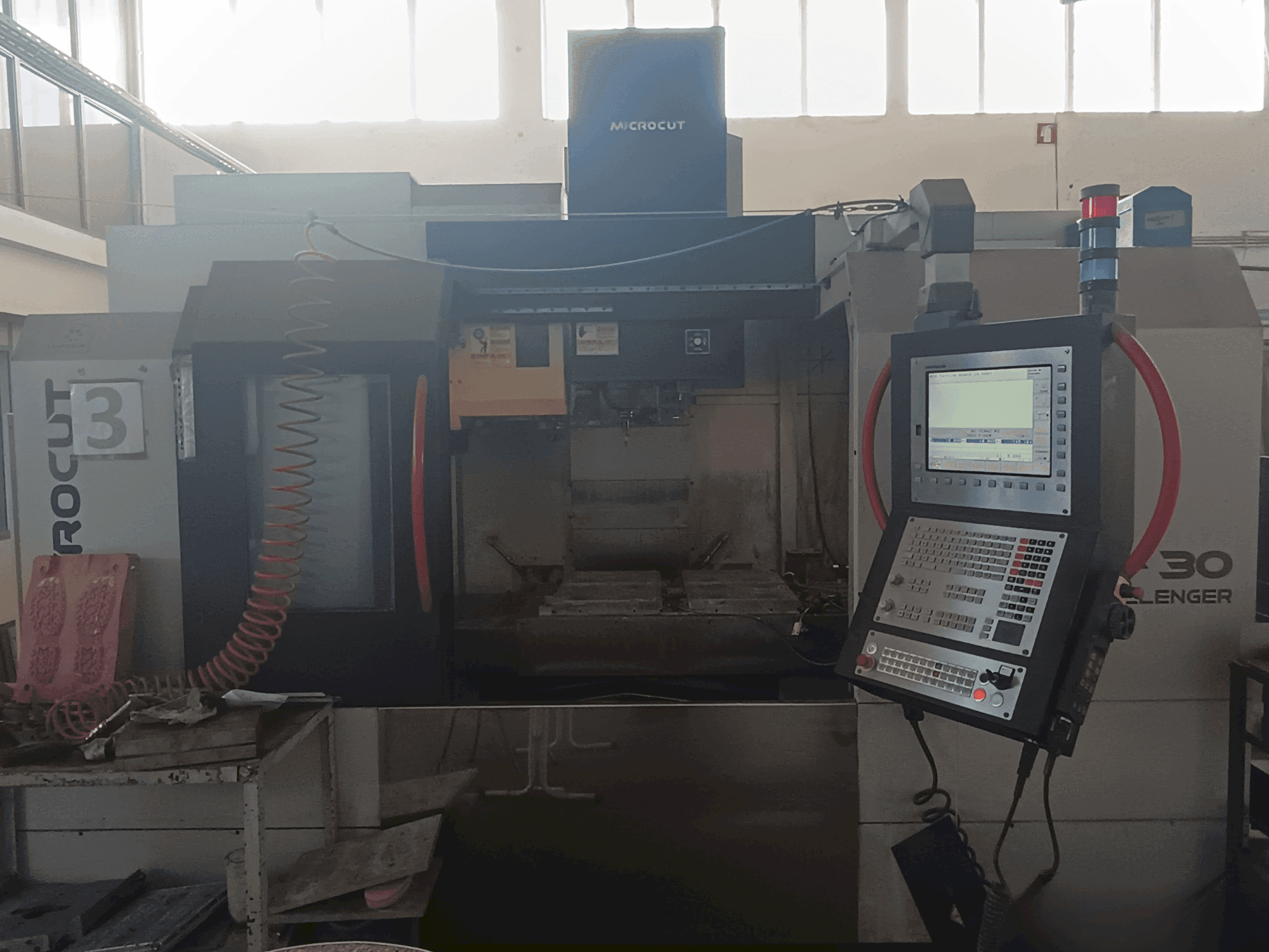 A MICROCUT V-30 Challenger gép elölnézete