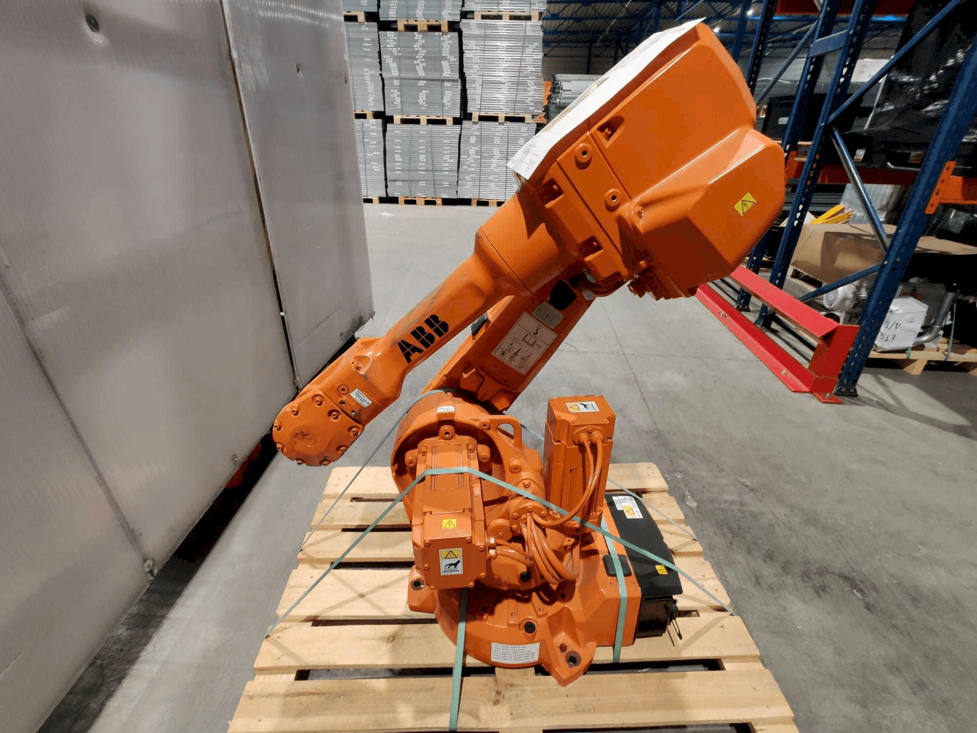 A ABB IRB 2600 M2004 gép elölnézete