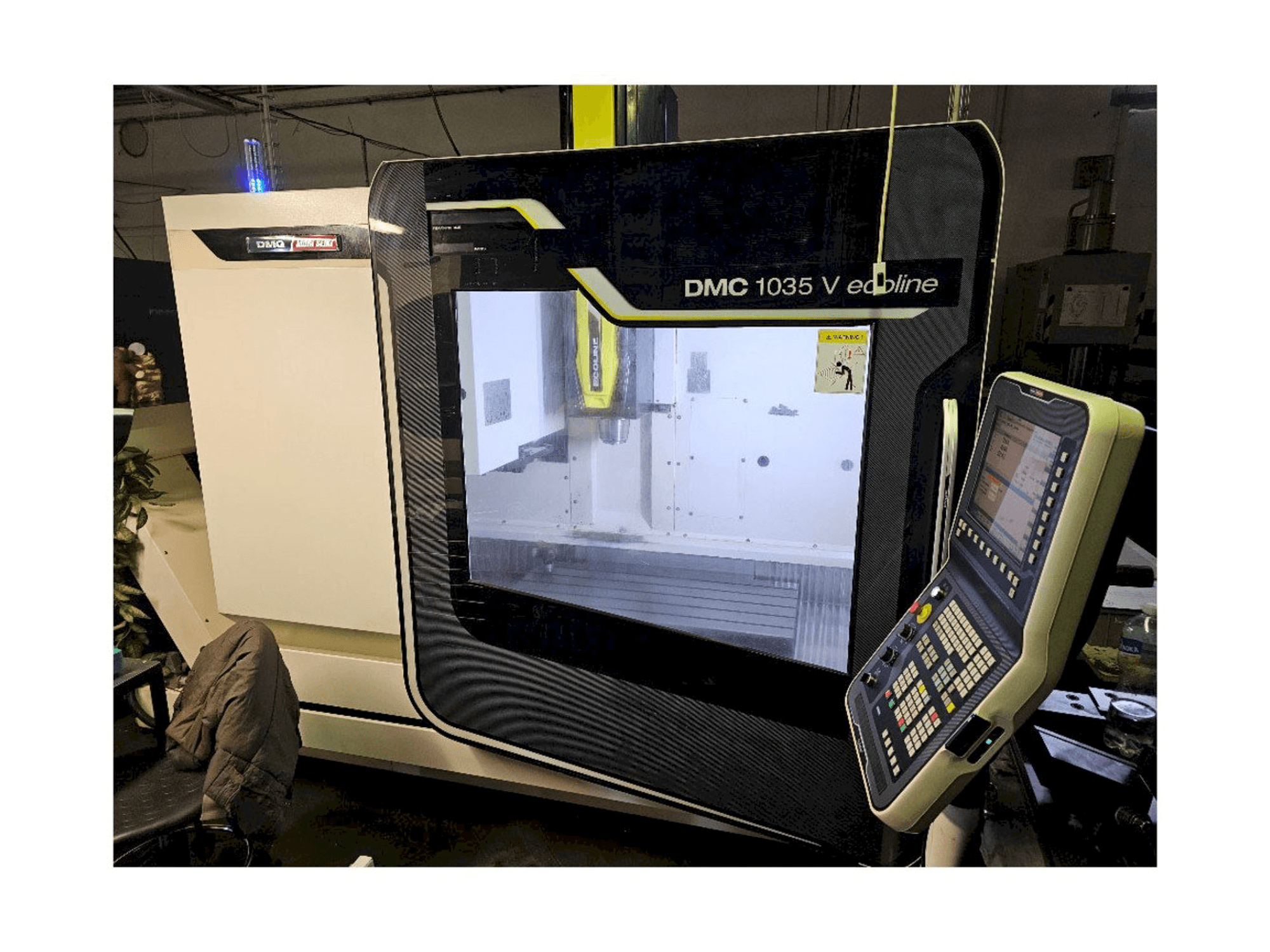 A DMG DMC 1035 V ecoline gép elölnézete