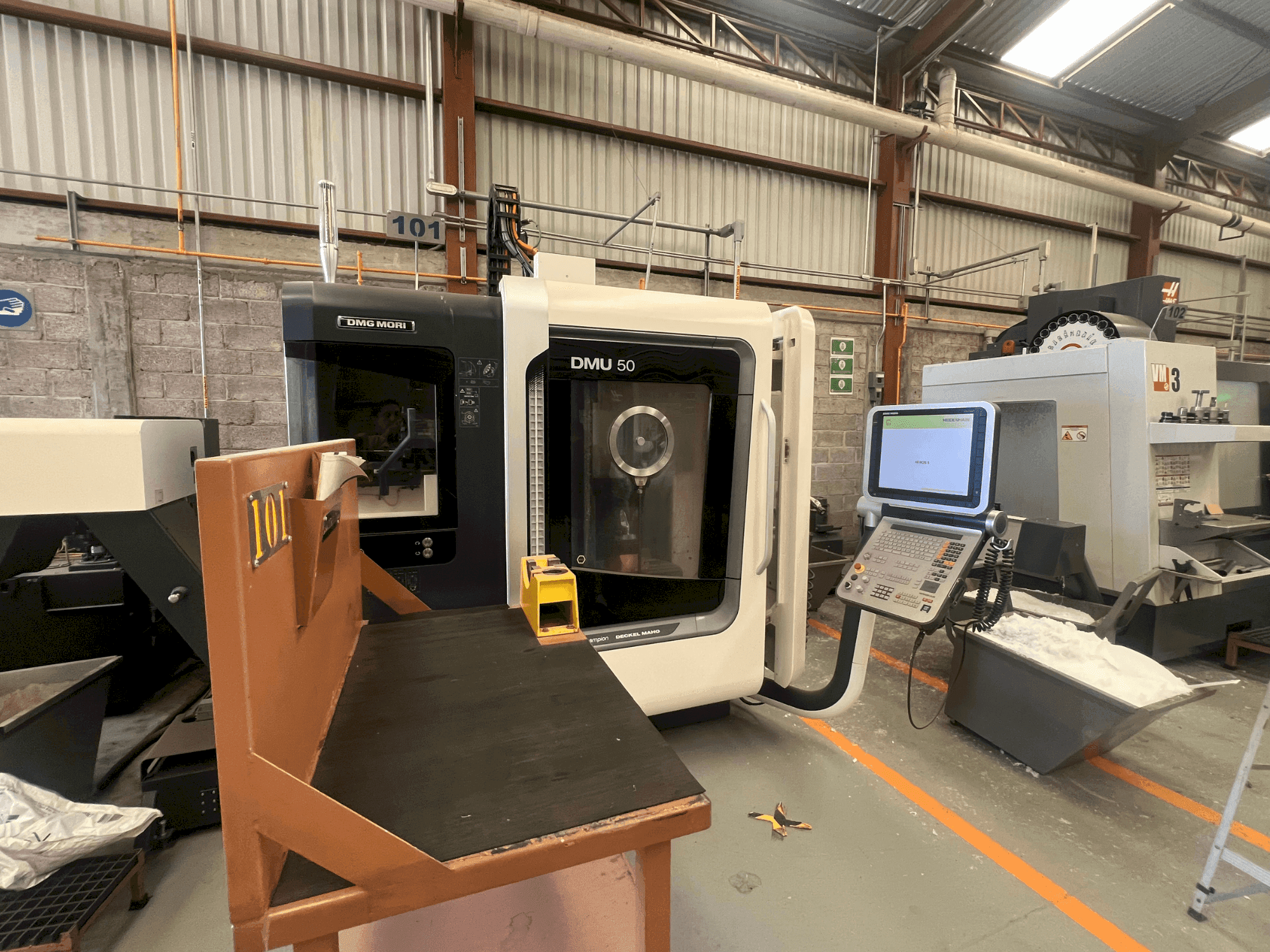 A DMG MORI DMU 50 gép elölnézete