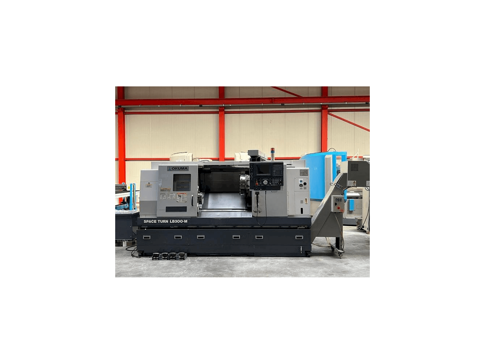 A Okuma LB 300M gép elölnézete