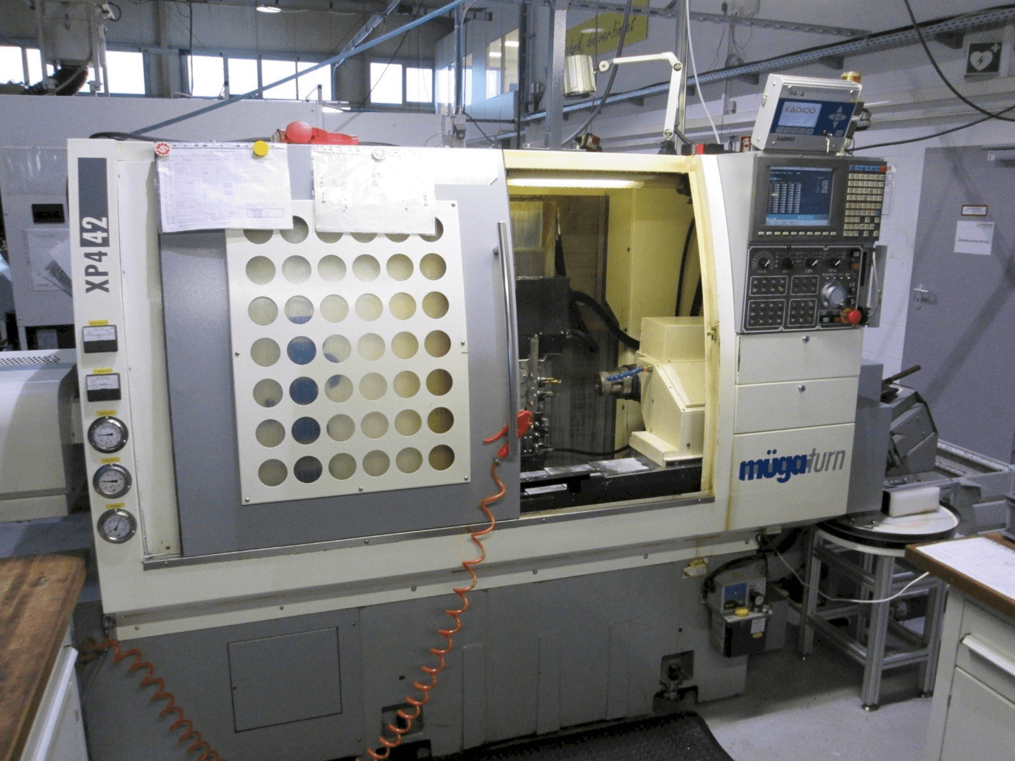 A Muga XP4 42SM gép elölnézete