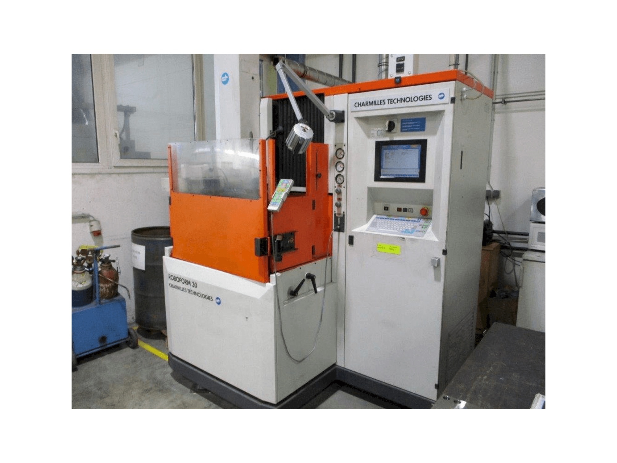 A CHARMILLES Roboform 30 gép elölnézete
