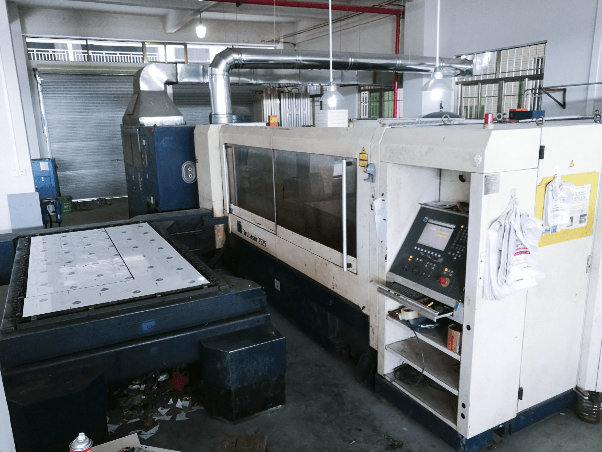 A Trumpf TruLaser 2525 gép jobb nézete