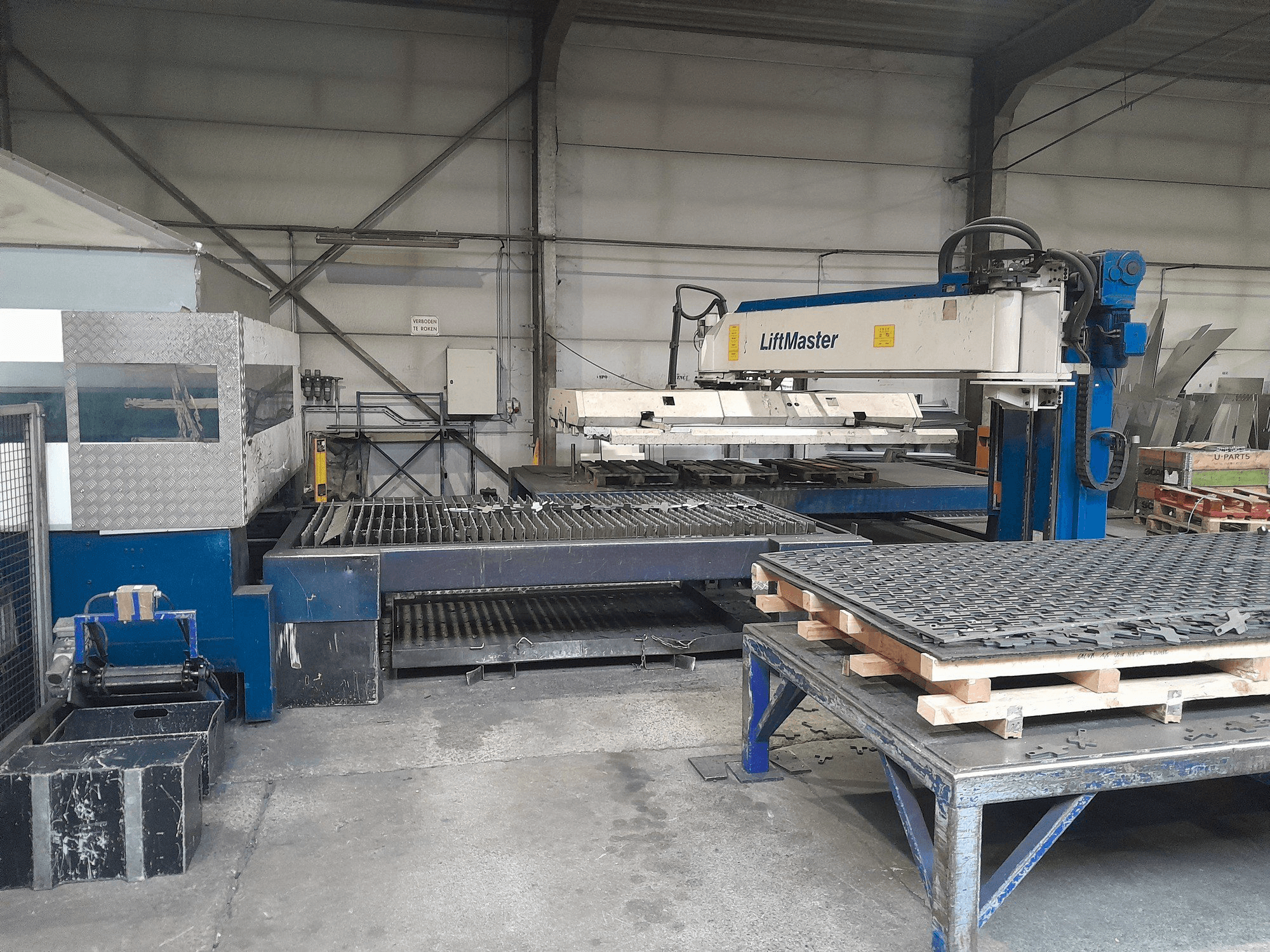 A Trumpf TruLaser 3030+ Liftmaster gép elölnézete