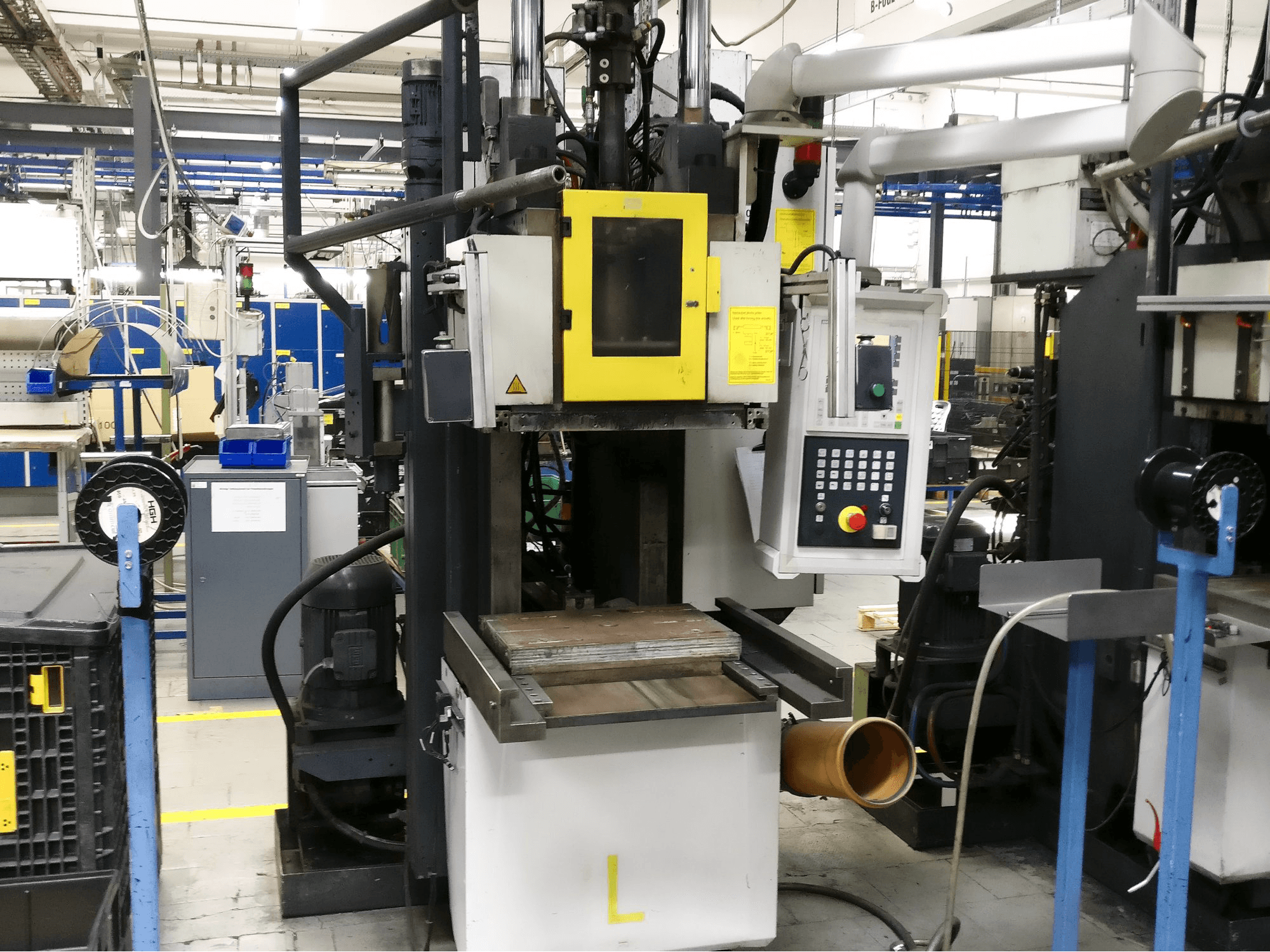 A Kloeckner Desma 956.050 ZO gép elölnézete