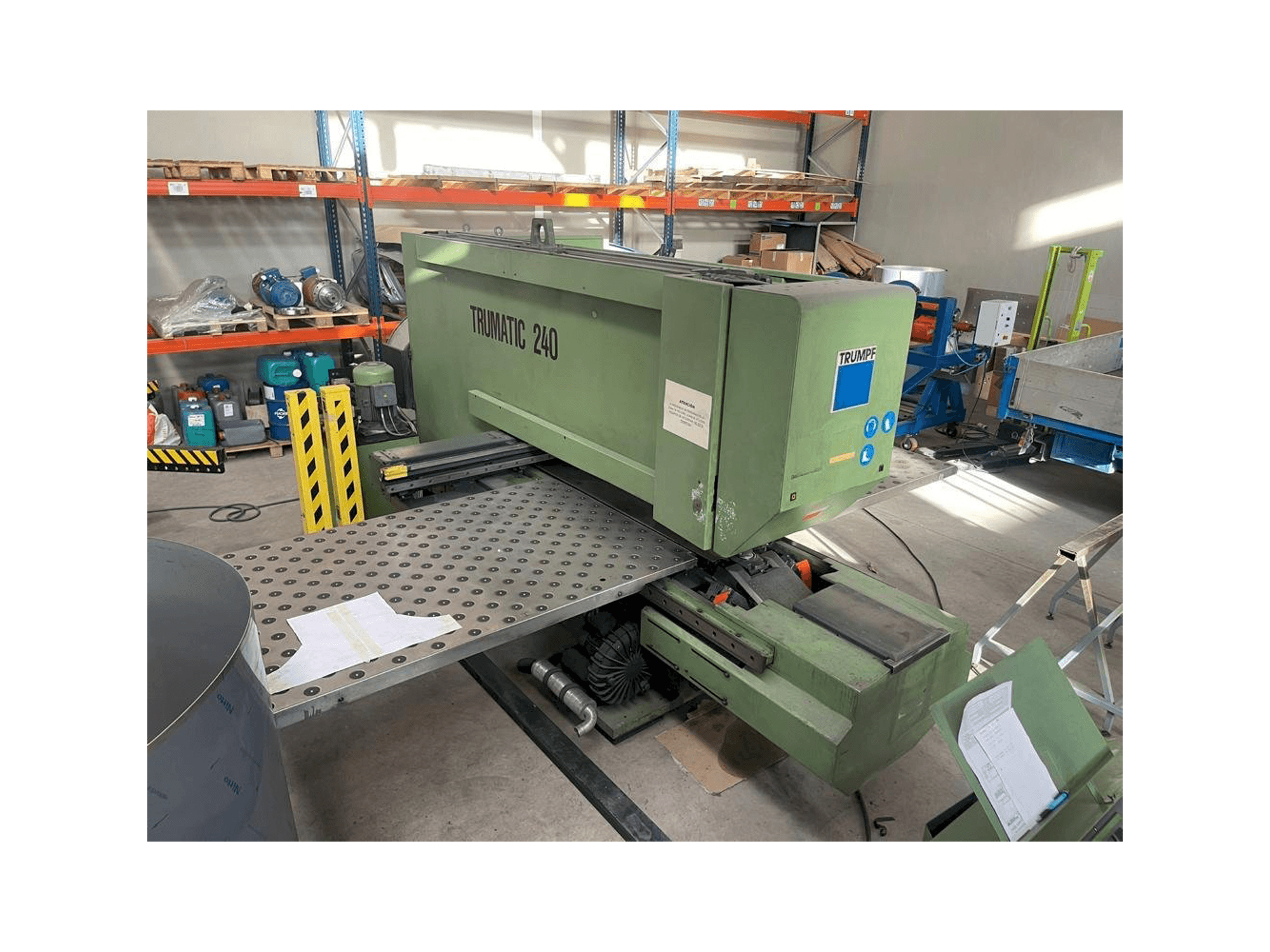 A Trumpf TRUMATIC 240 gép elölnézete