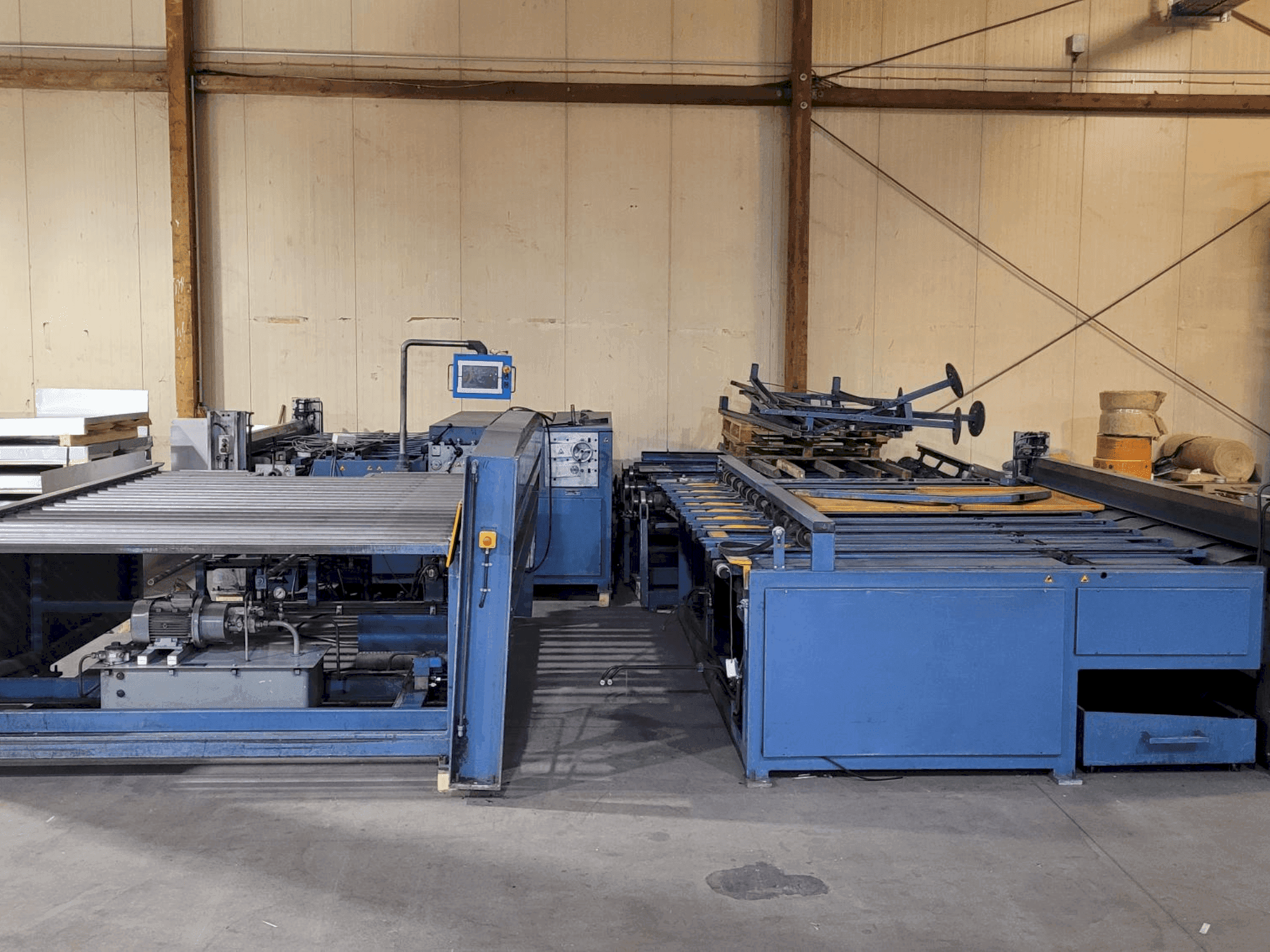 A TWIN SEAM KA 2000-3000 gép elölnézete