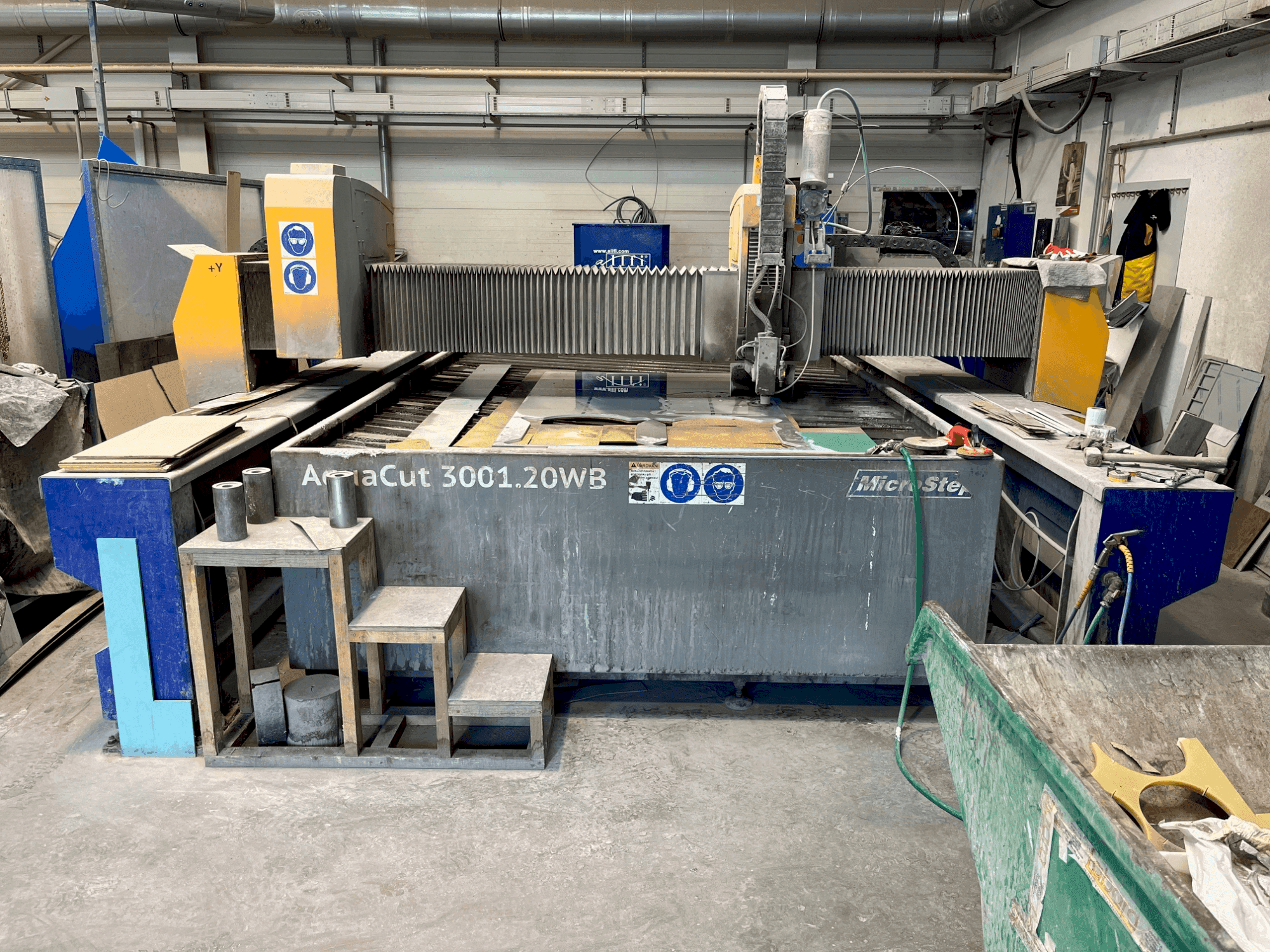 A MicroStep AquaCut 3001.20WB gép elölnézete