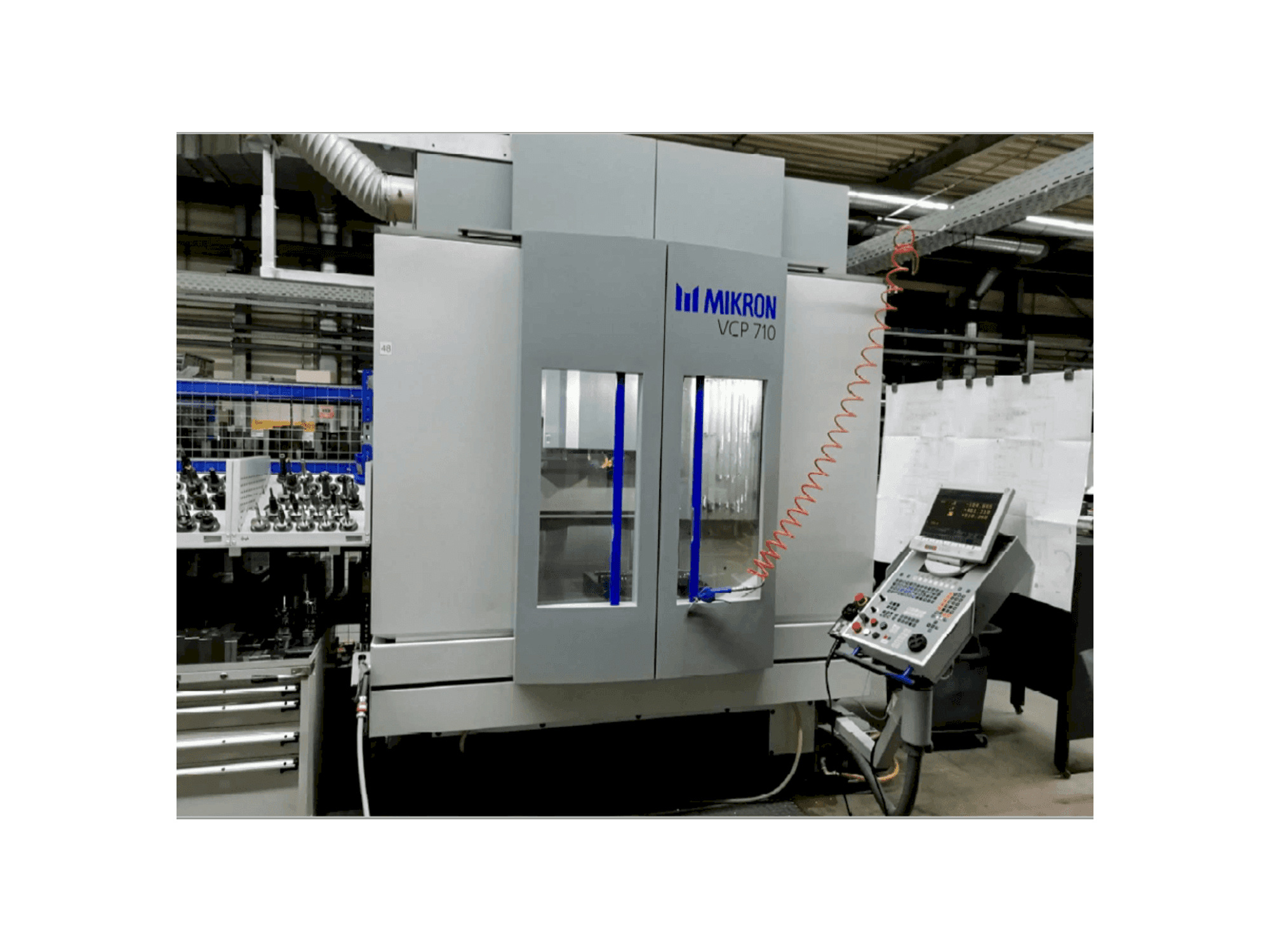 A MIKRON VCP 710 gép elölnézete