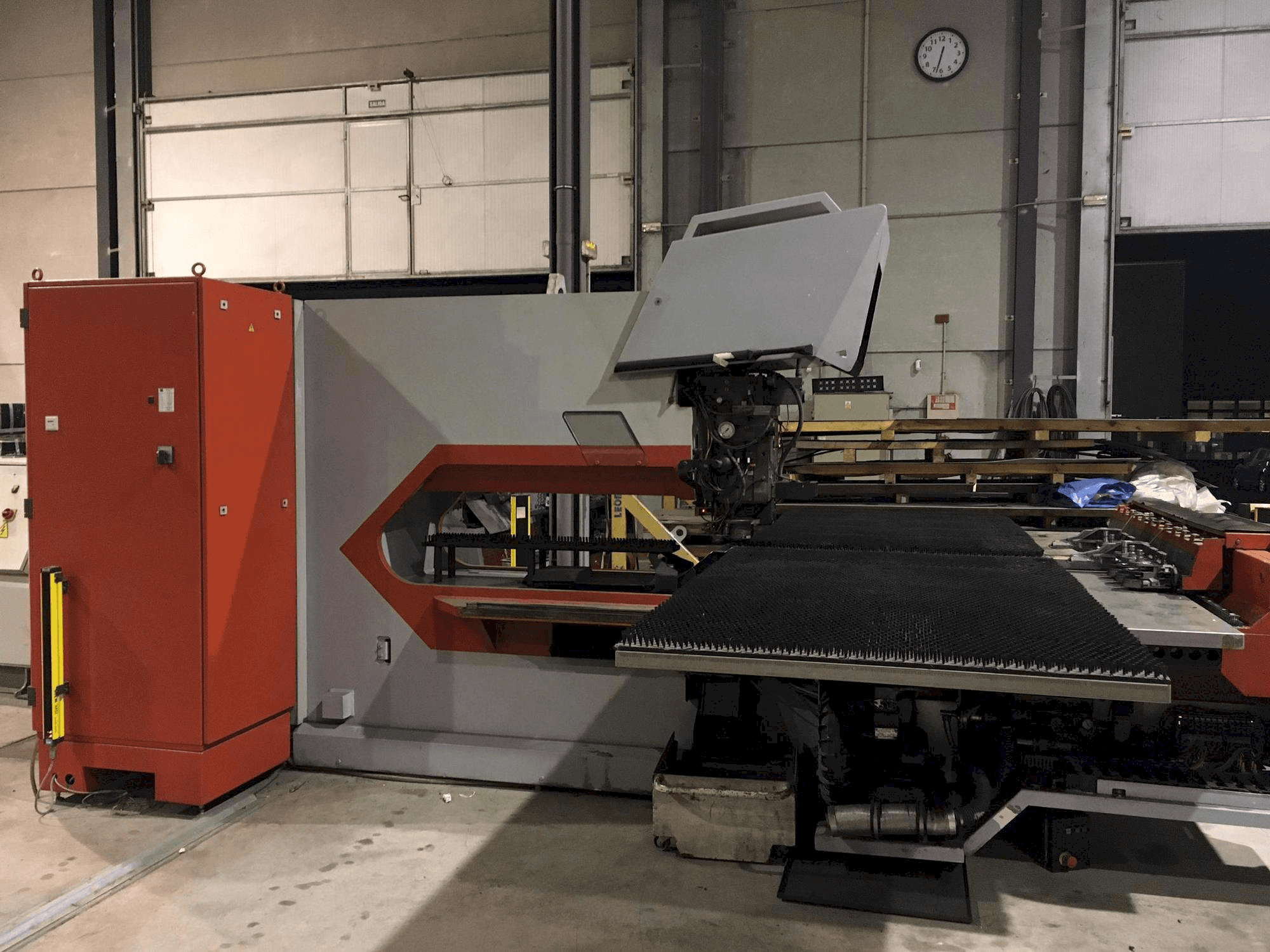 A Trumpf Trumatic 2000 R gép elölnézete