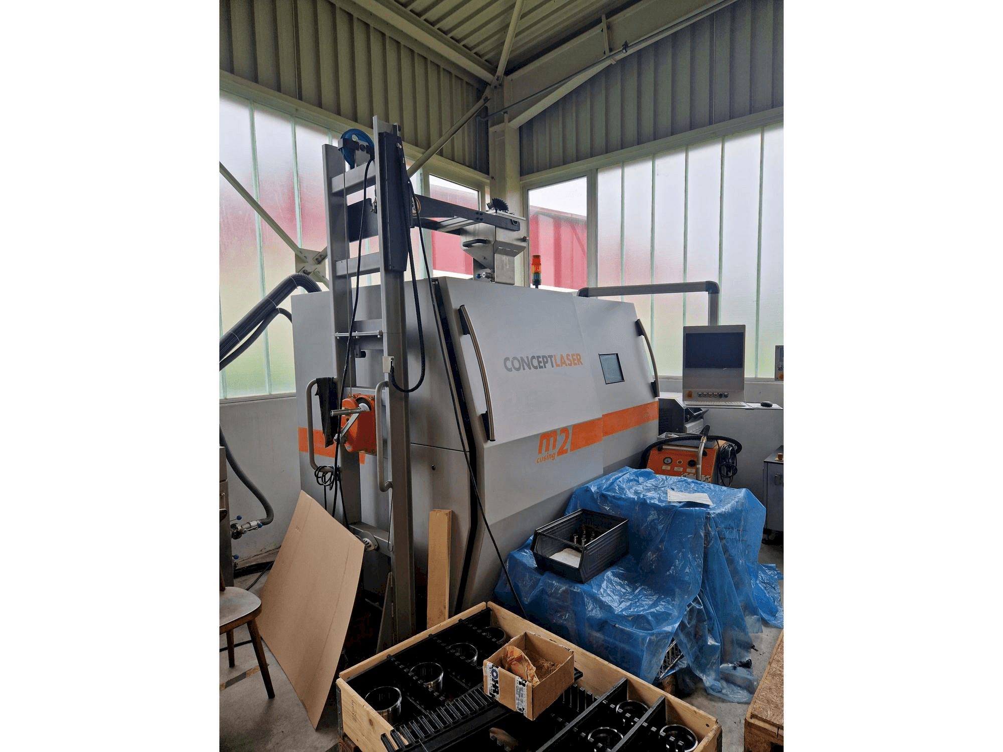 A CONCEPT LASER M2 cusing gép elölnézete