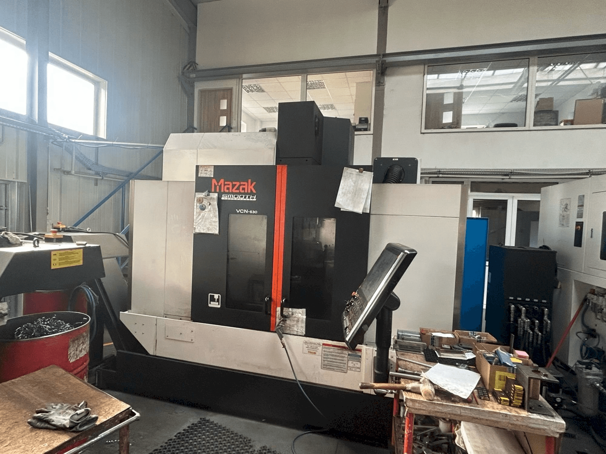 A Mazak VCN-530 gép elölnézete
