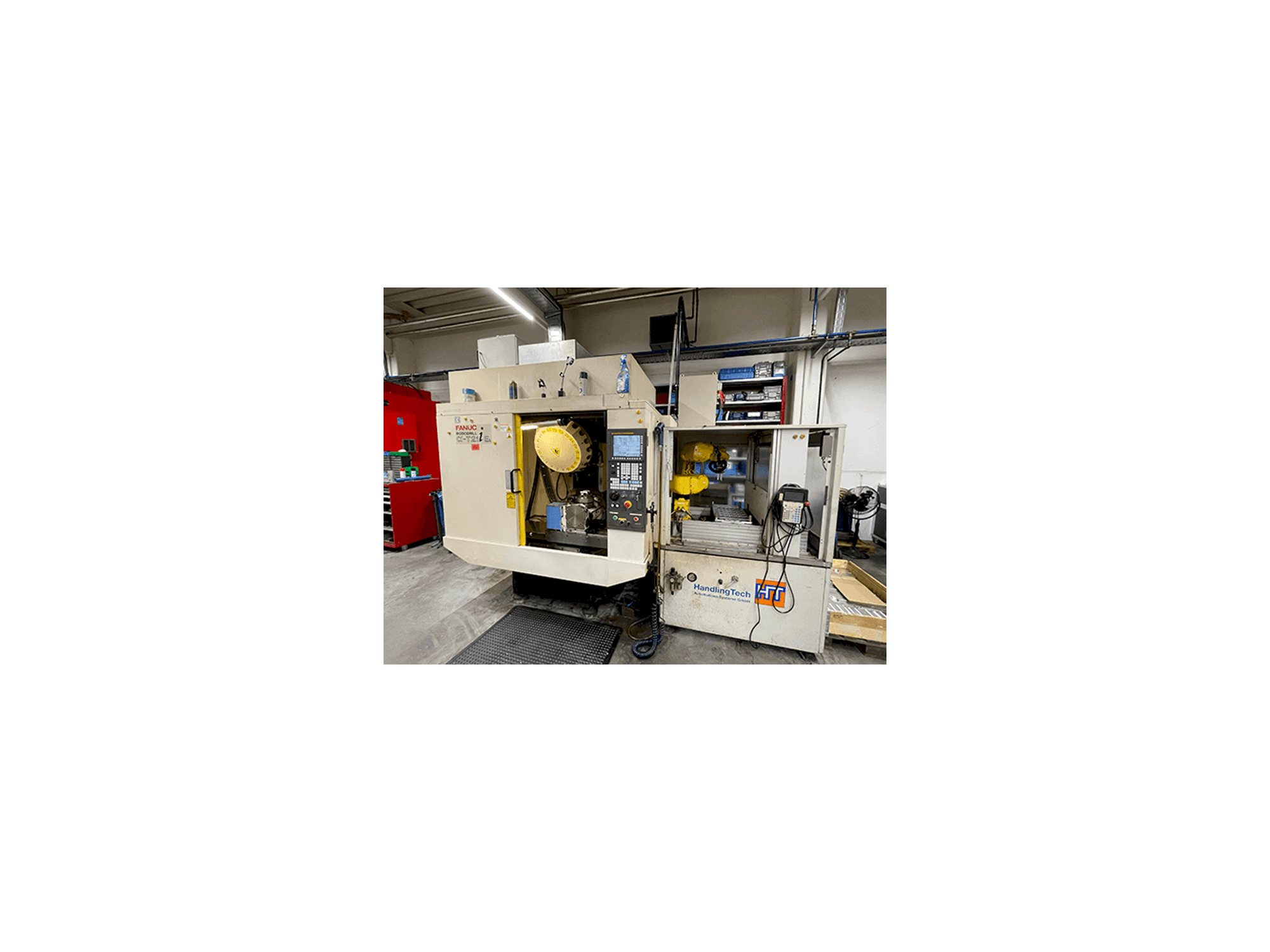 A FANUC Robodrill Alpha-T21iEL gép elölnézete