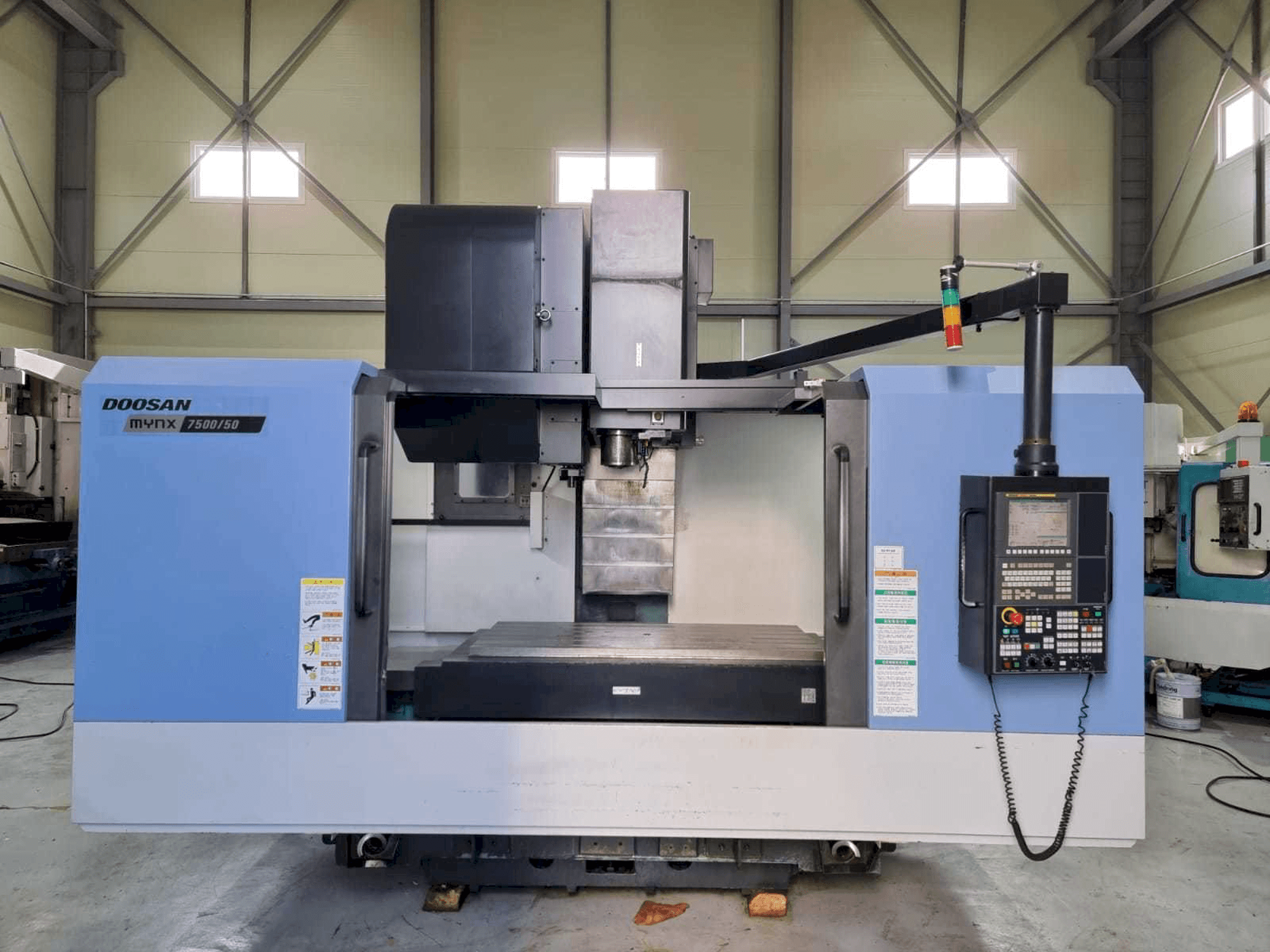 A Doosan Mynx 7500/50 gép elölnézete