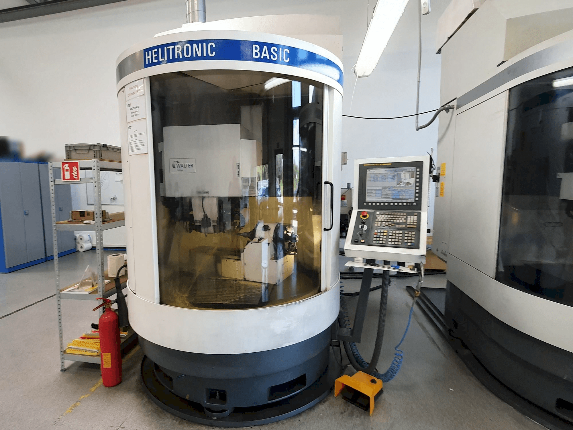 A Walter Helitronic BASIC-F gép elölnézete