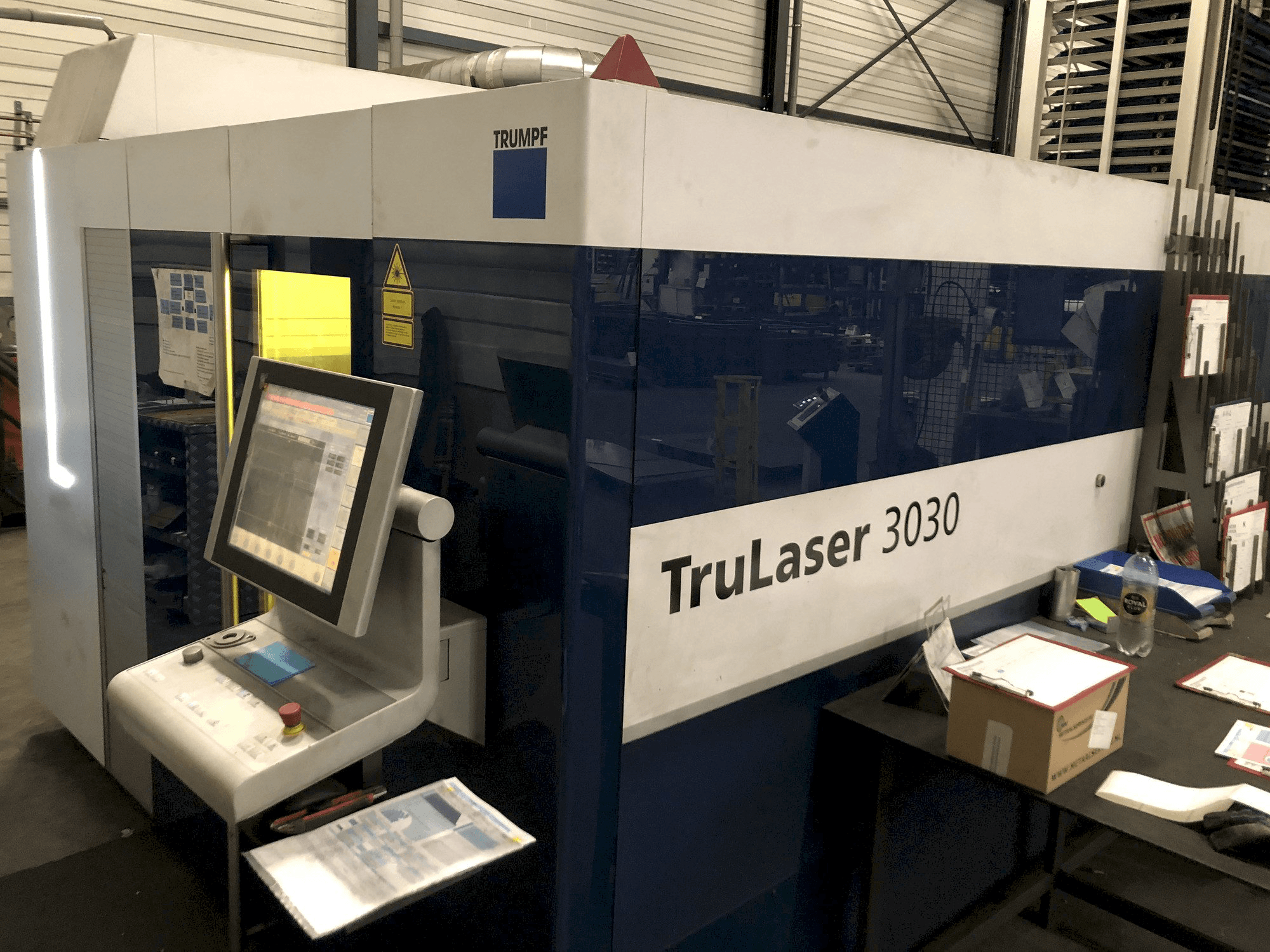 A Trumpf TruLaser 3030 fiber gép elölnézete