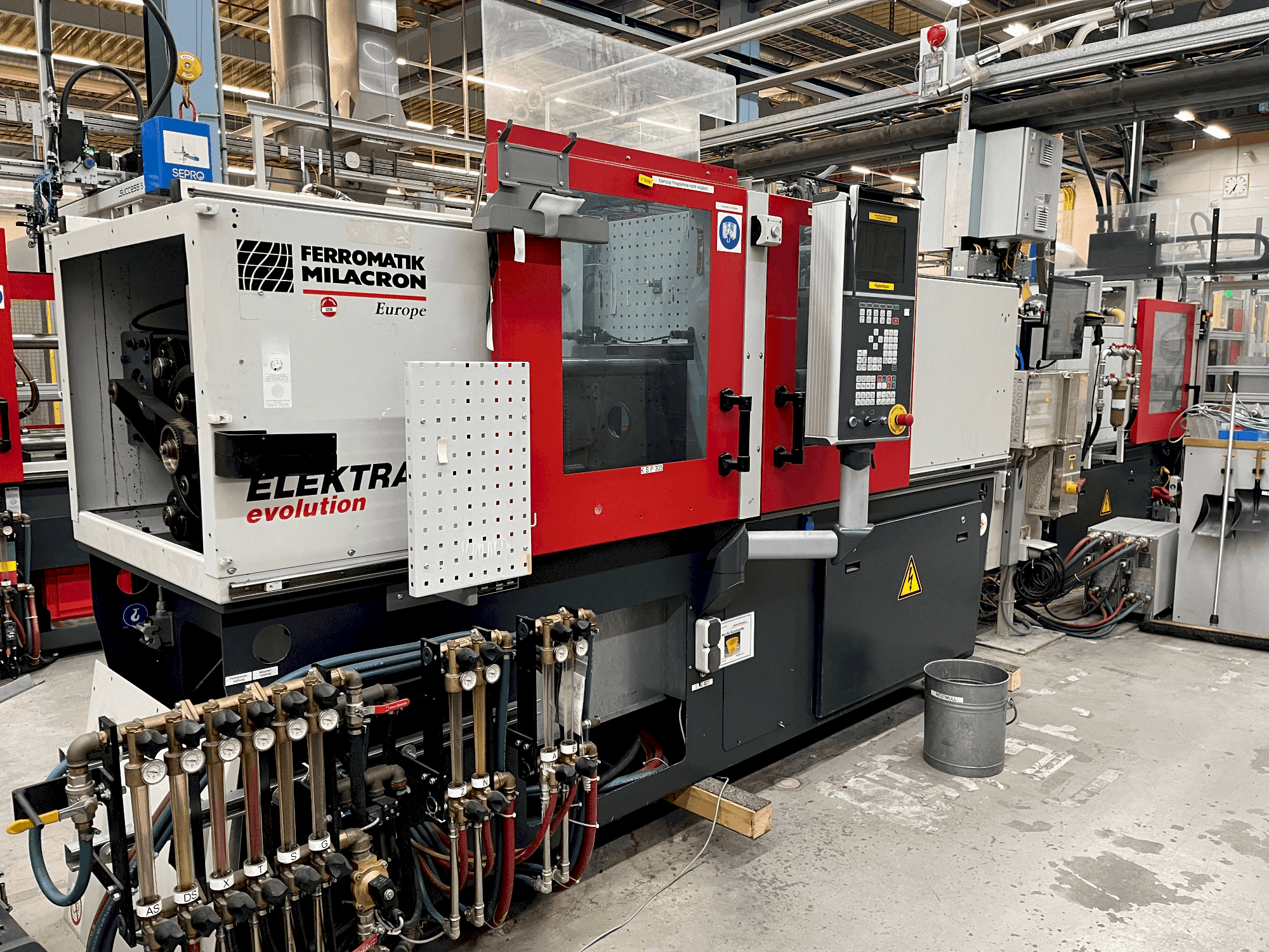 A FERROMATIK EE 30 gép elölnézete