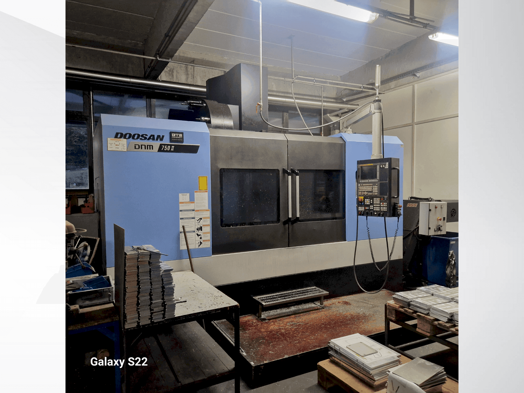A DOOSAN DNM 750 II gép elölnézete