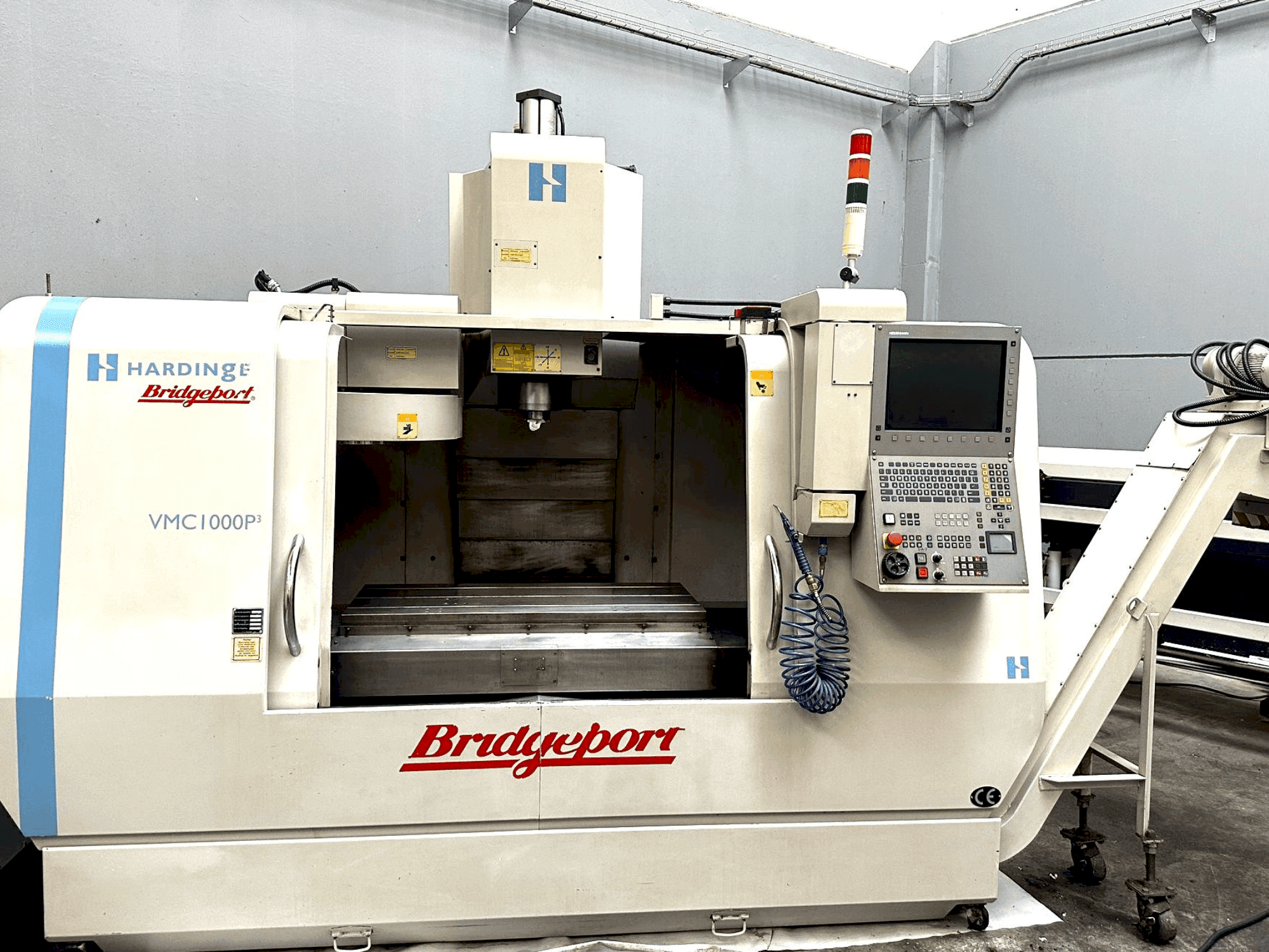 A Bridgeport VMC 1000 P3 (2005) gép elölnézete
