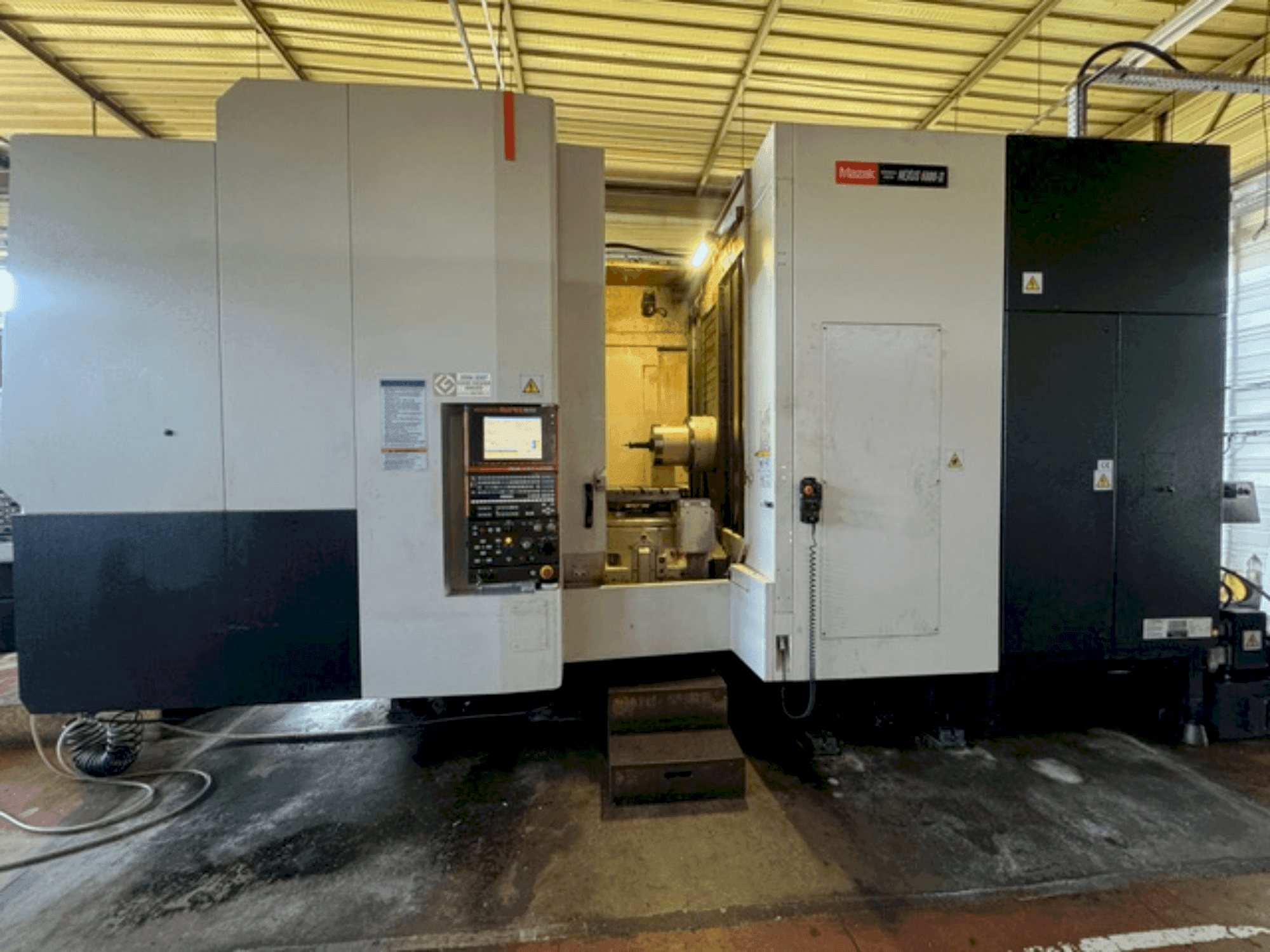 A Mazak HC NEXUS 6800II gép elölnézete