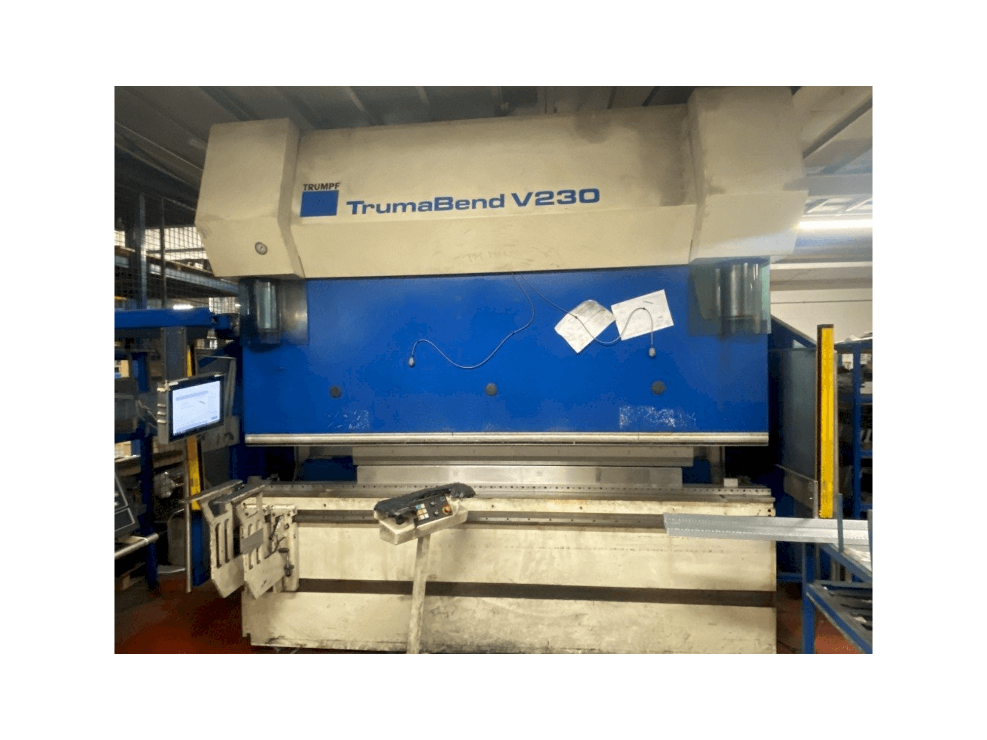 A Trumpf TrumaBend V230 gép elölnézete