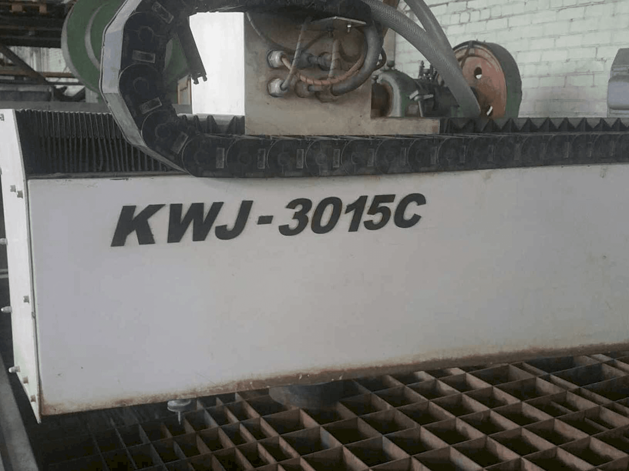 A Kenner KWJ 3020 C KMT Streamline SL-V 30 gép elölnézete