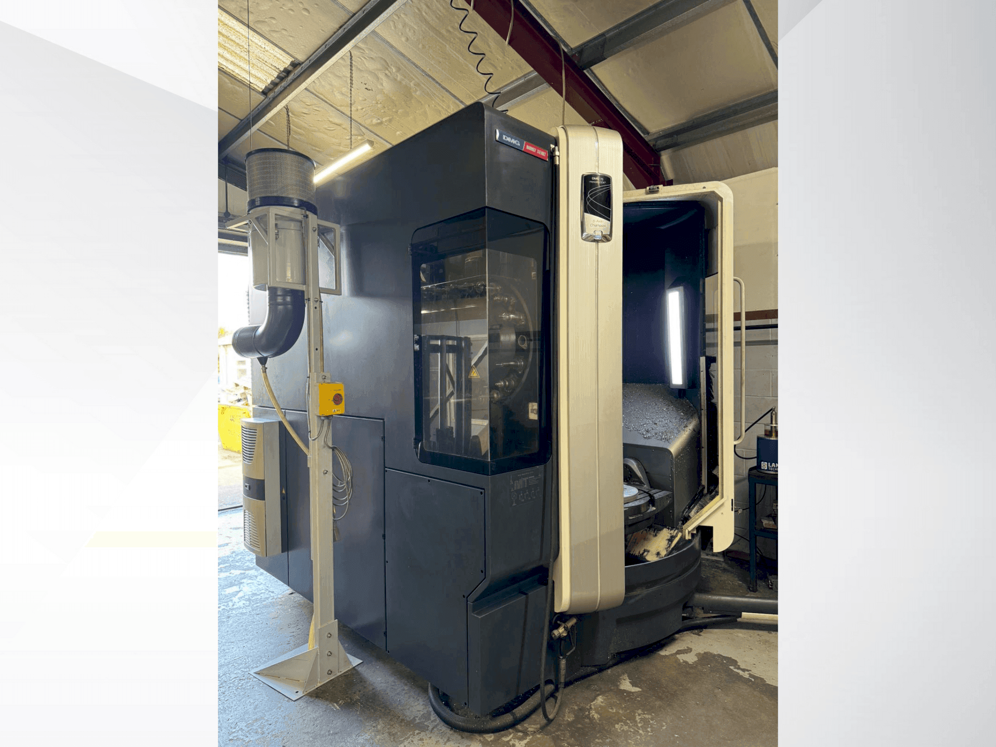 A DMG MORI DMU 75 Monoblock gép elölnézete