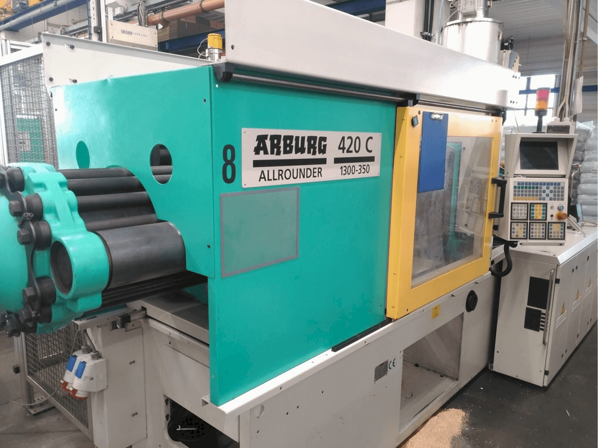 A Arburg 420 C 1300-350 gép elölnézete