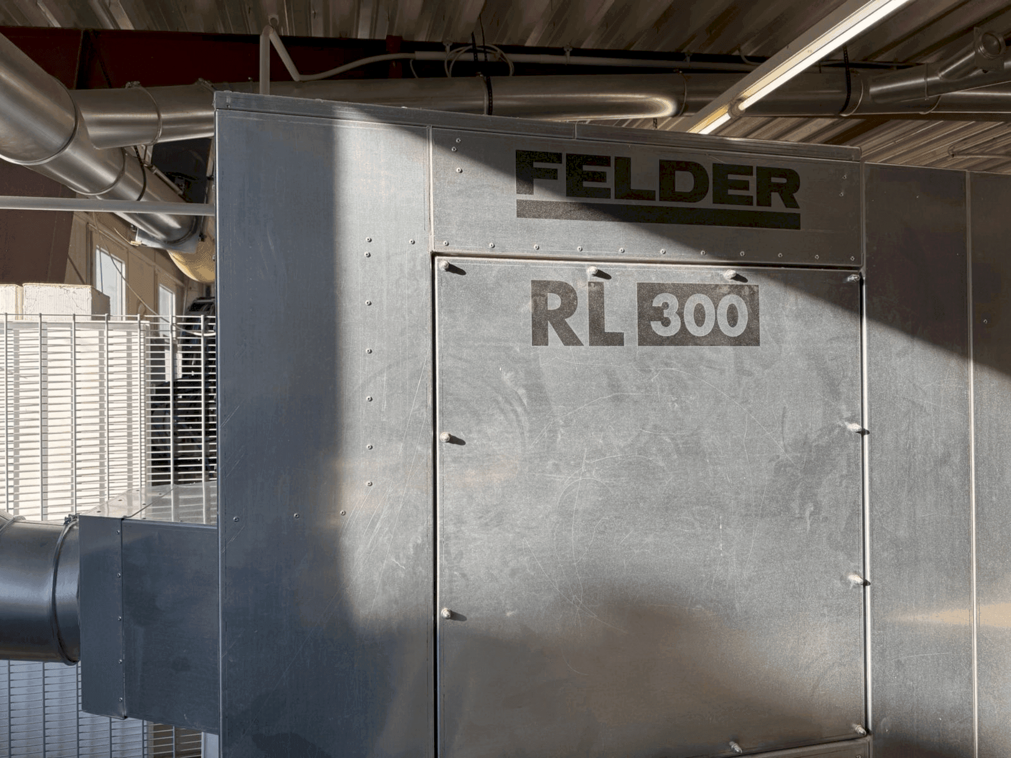 A FELDER FELDER RL 300 gép elölnézete
