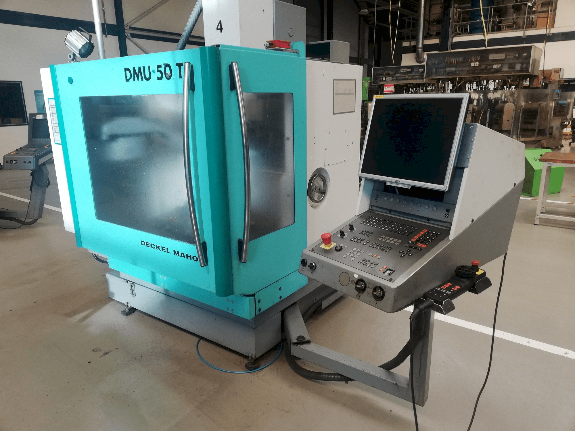 A DECKEL MAHO DMU 50T gép elölnézete