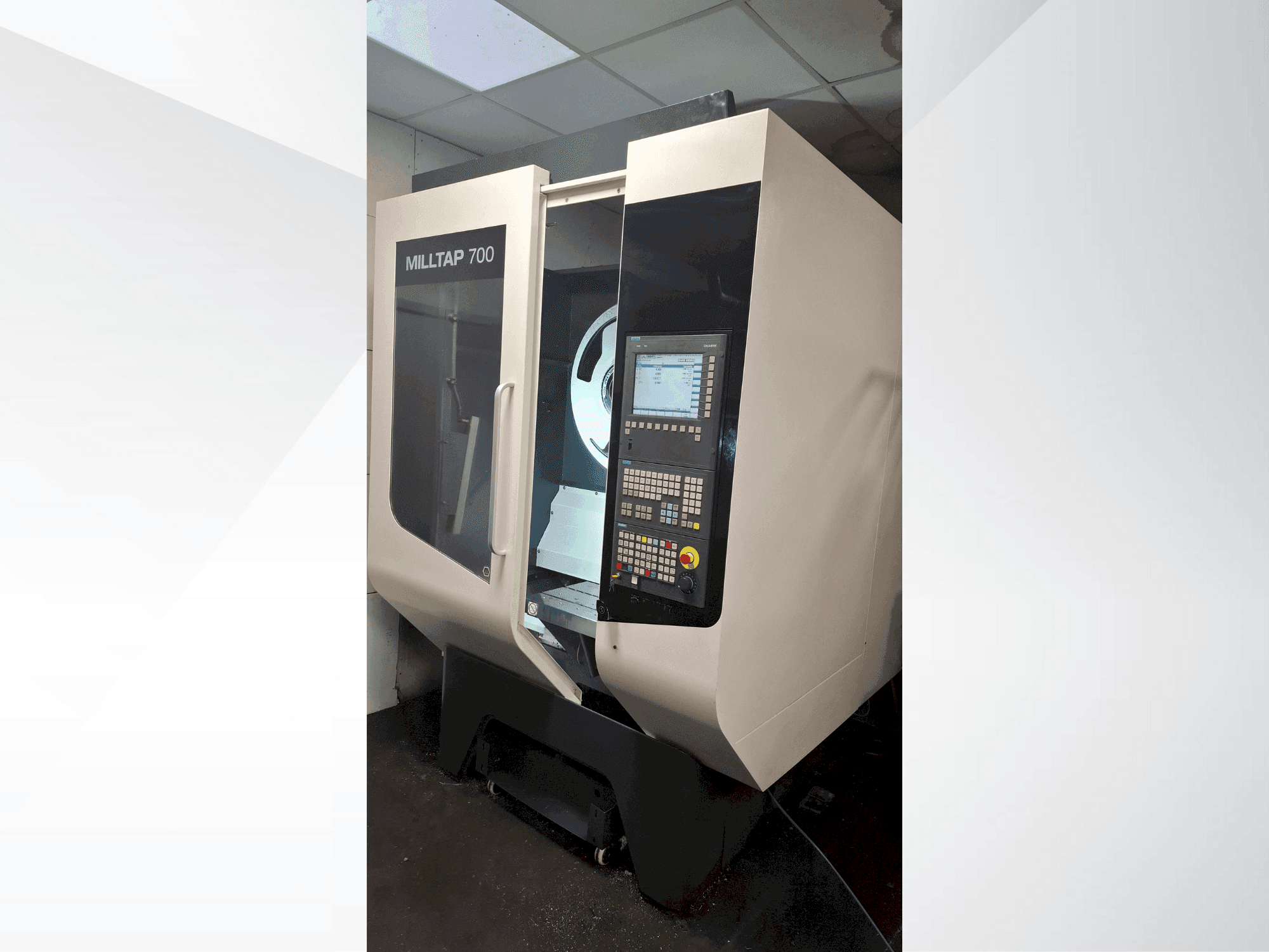 A DMG MORI MILLTAP 700 gép elölnézete