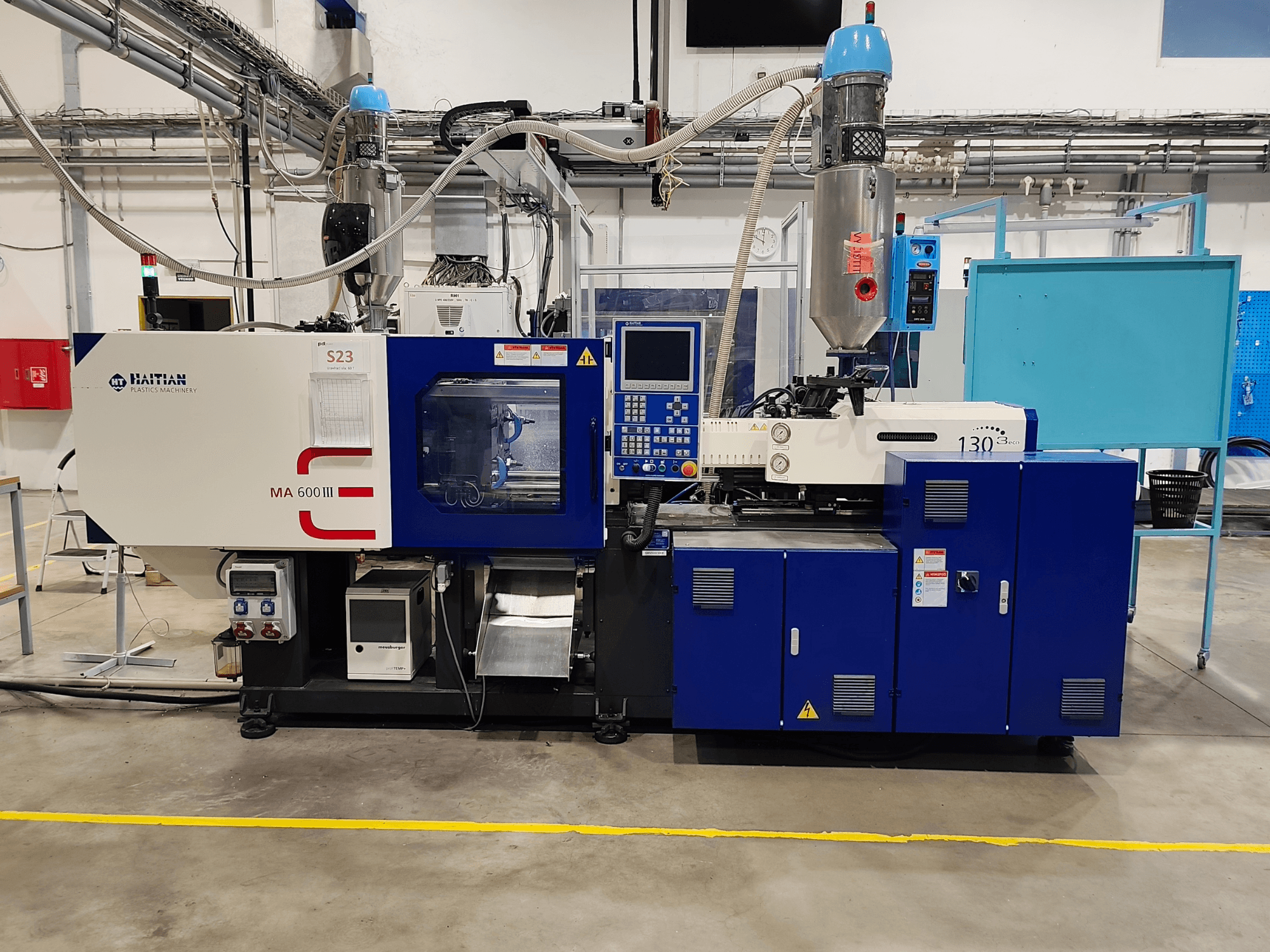 HAITIAN Mars III MA 600/130B eco elektromos fröccsöntőgép, elölnézet a vezérlőpanellel és a fröccsöntőegységgel.