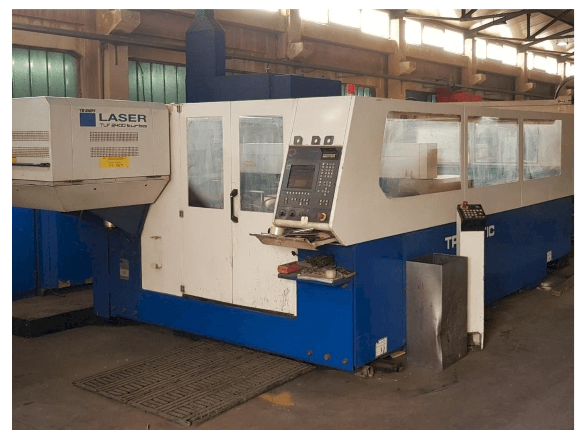 A Trumpf Trumatic L3030 gép elölnézete
