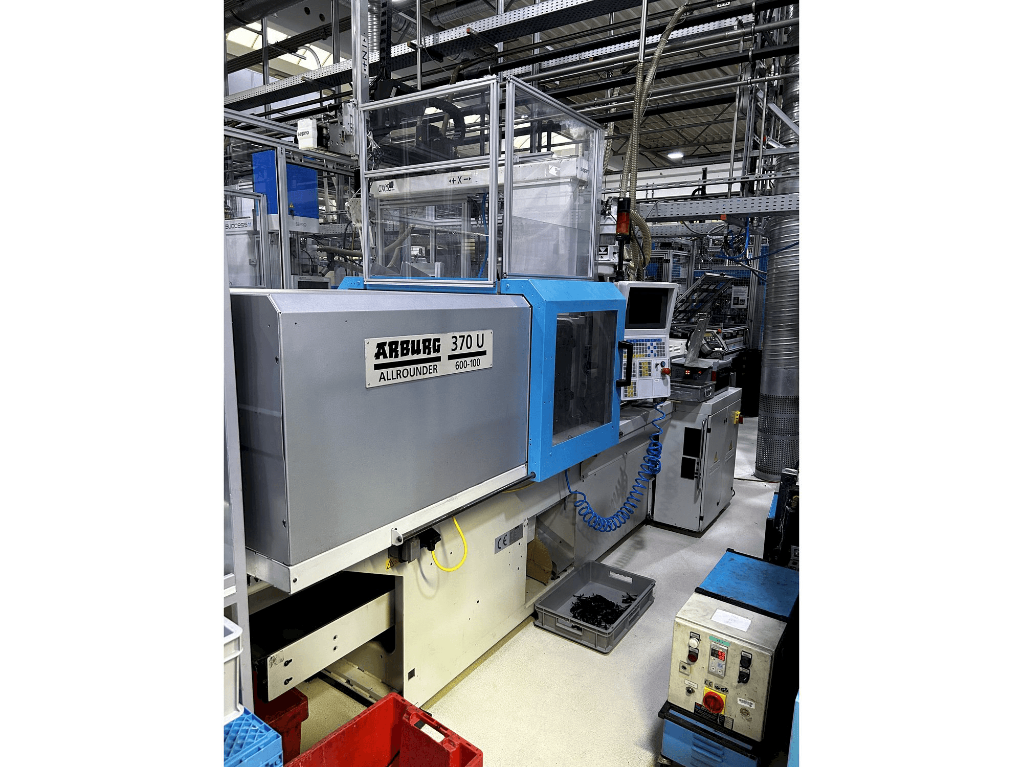 A Arburg Allrounder 370 U 600-100 gép elölnézete