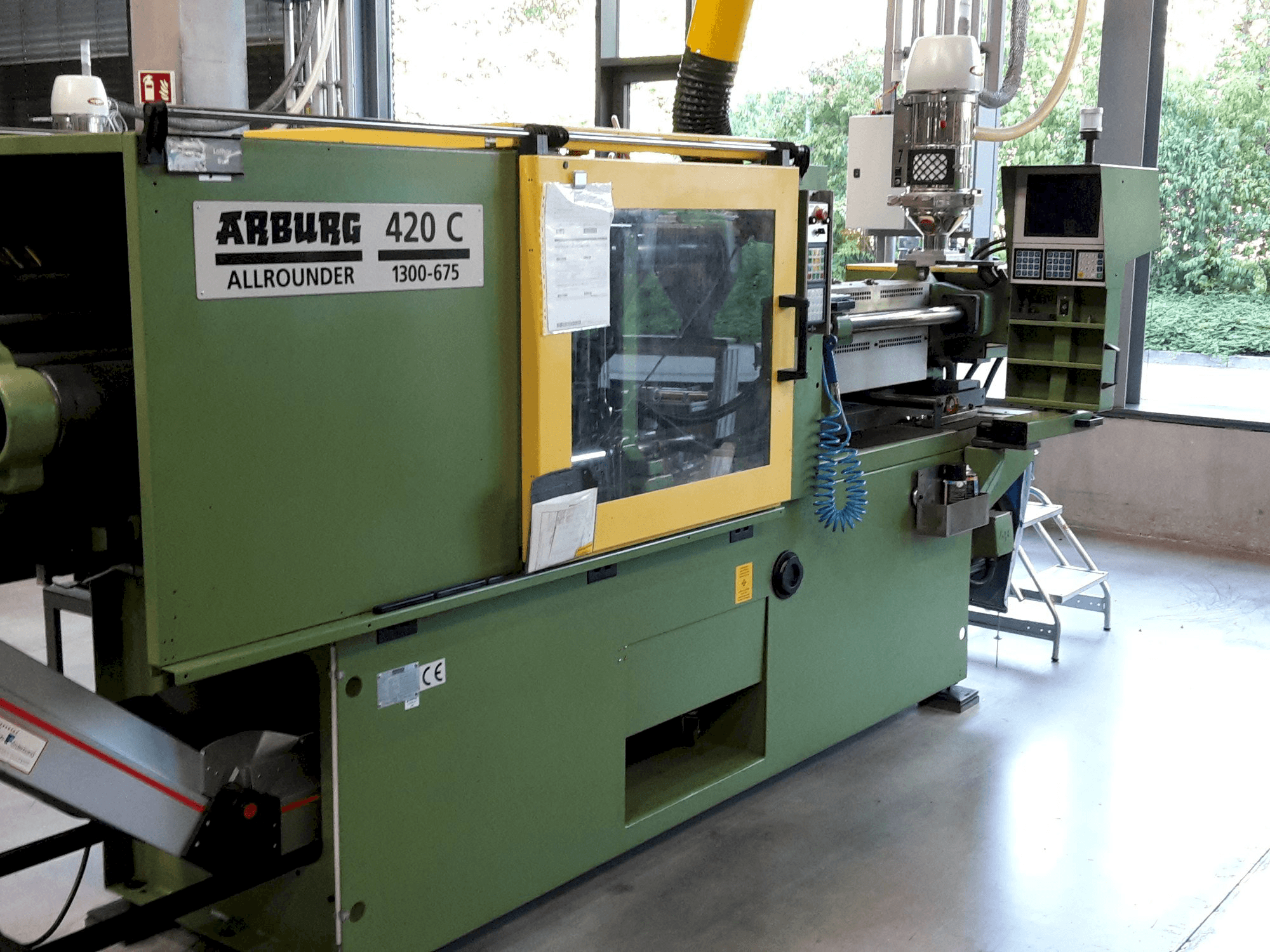 A Arburg Allrounder 420 C 1300 - 675 gép elölnézete
